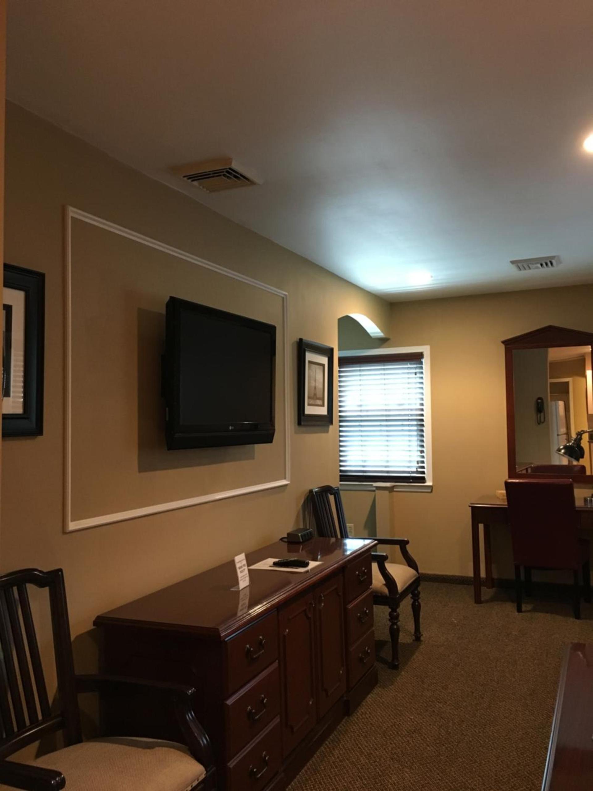 Whitman Motor Lodge photo 12