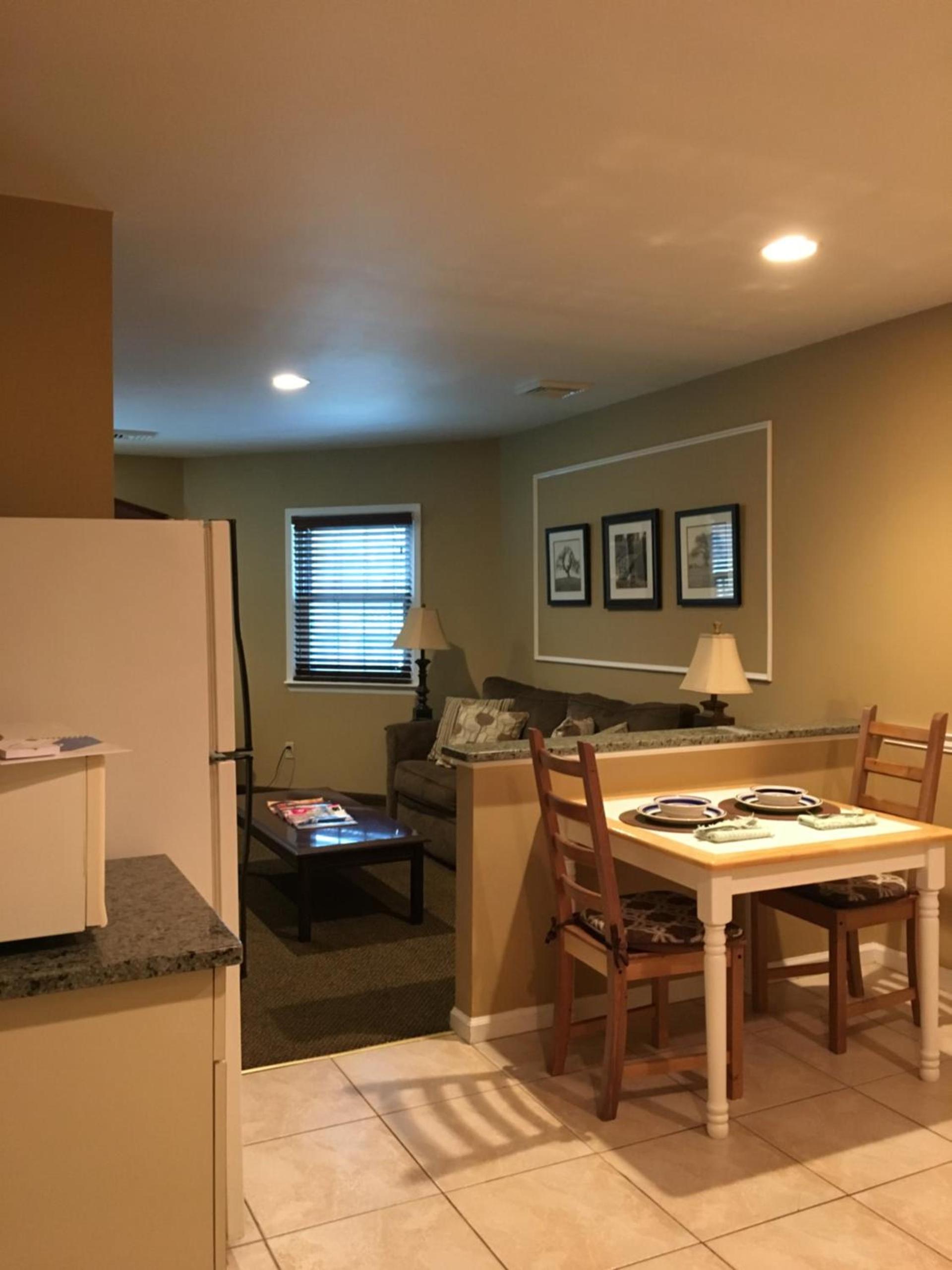 Whitman Motor Lodge photo 13