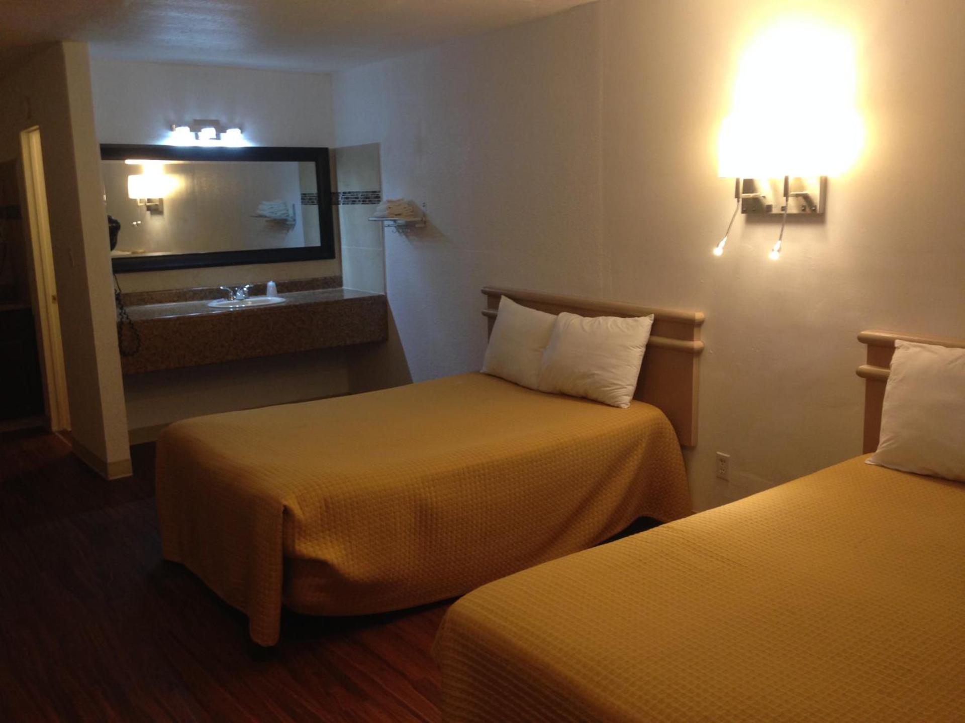 Mount-N-Lake Motel photo 33