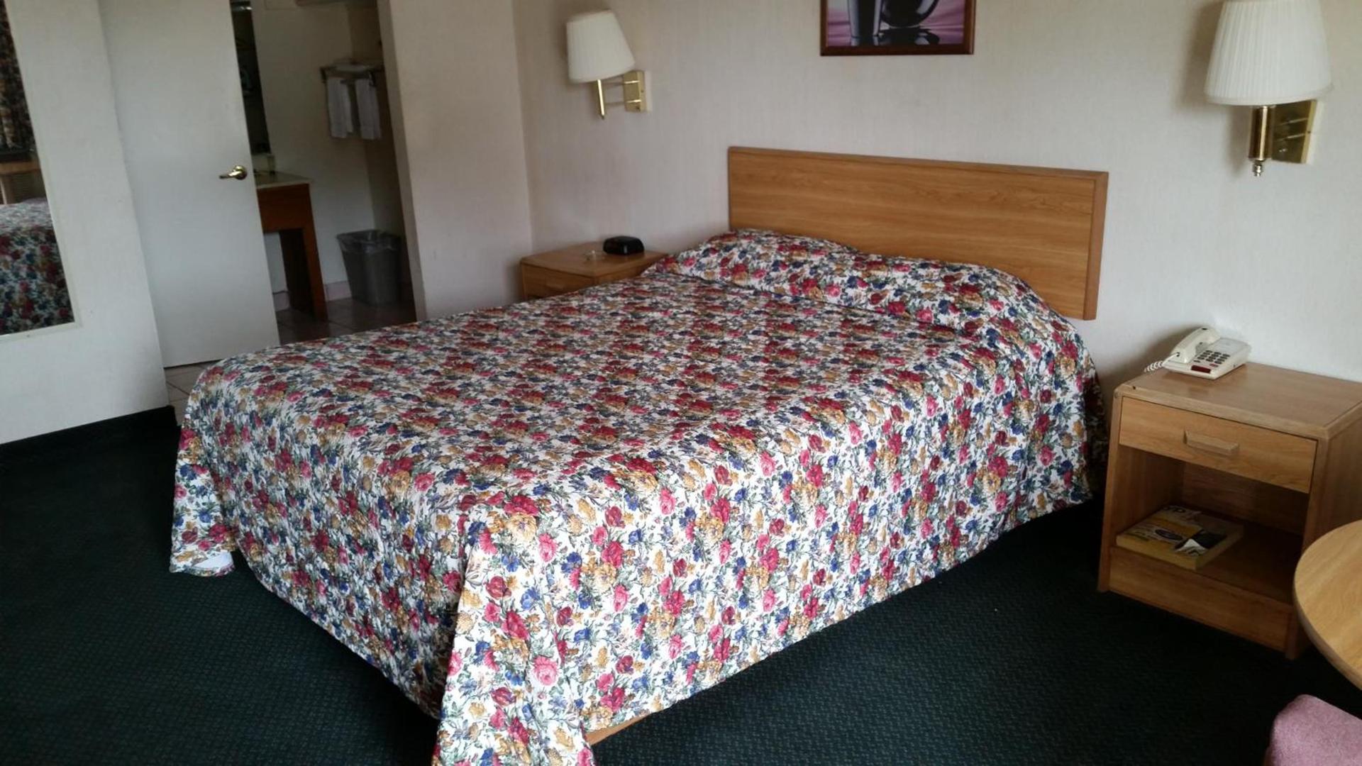 Economy Inn Motel photo 38