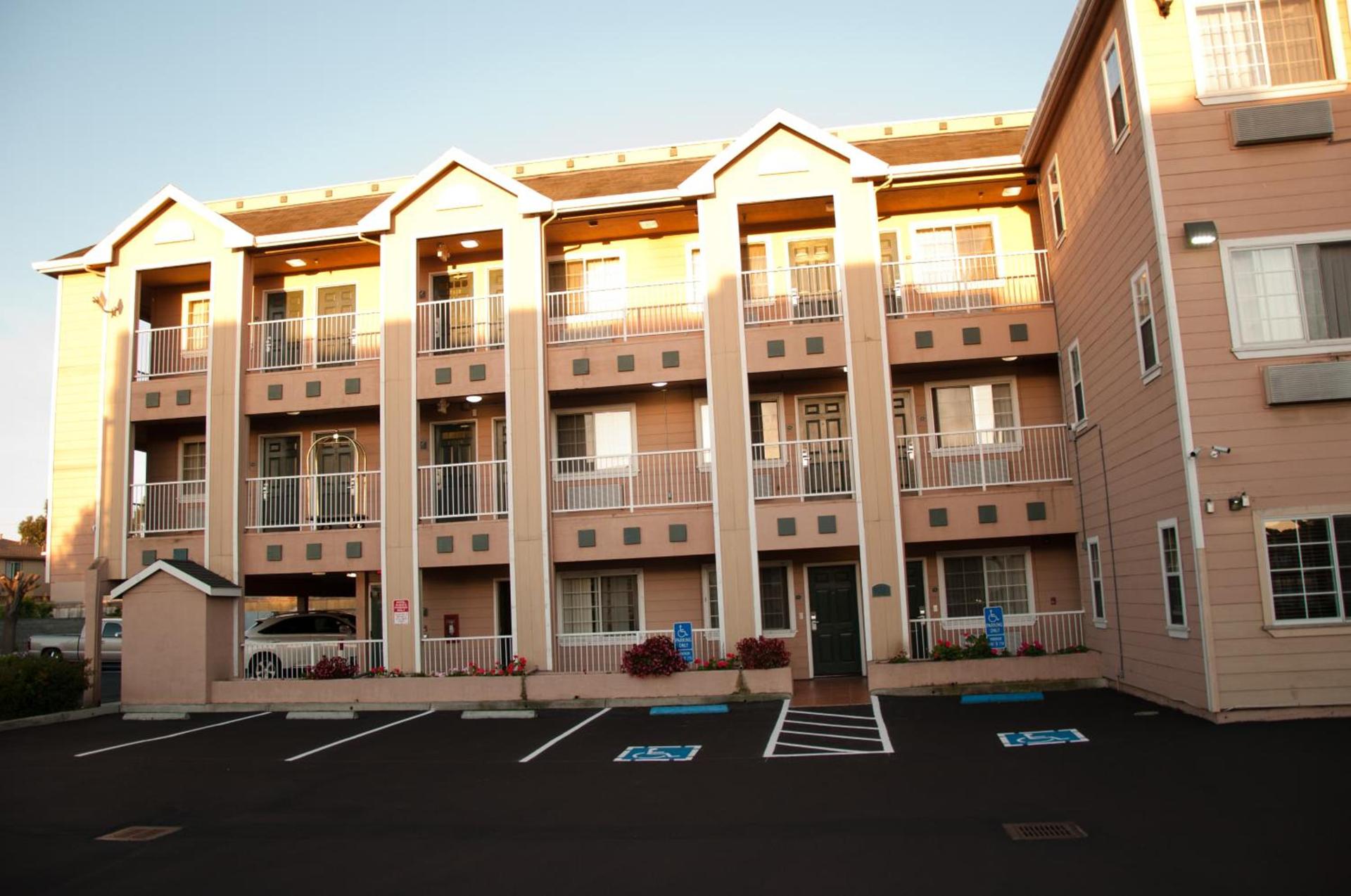 Howard Johnson by Wyndham Salinas photo 25