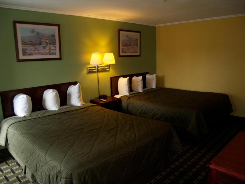 Boulevard Inn photo 12