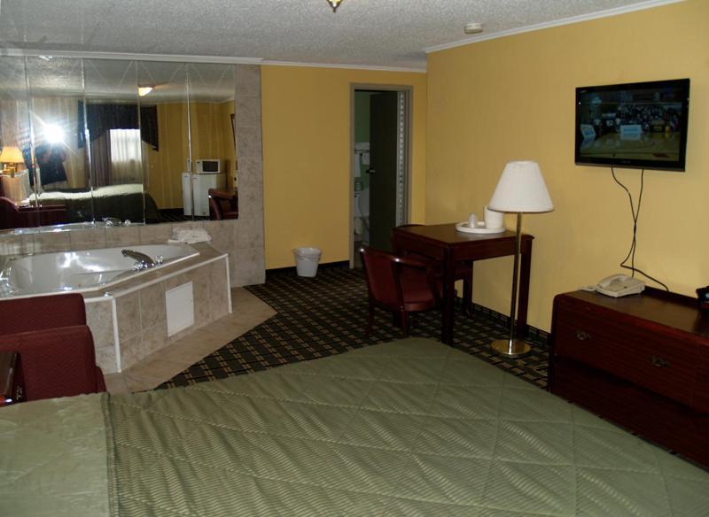 Boulevard Inn photo 17
