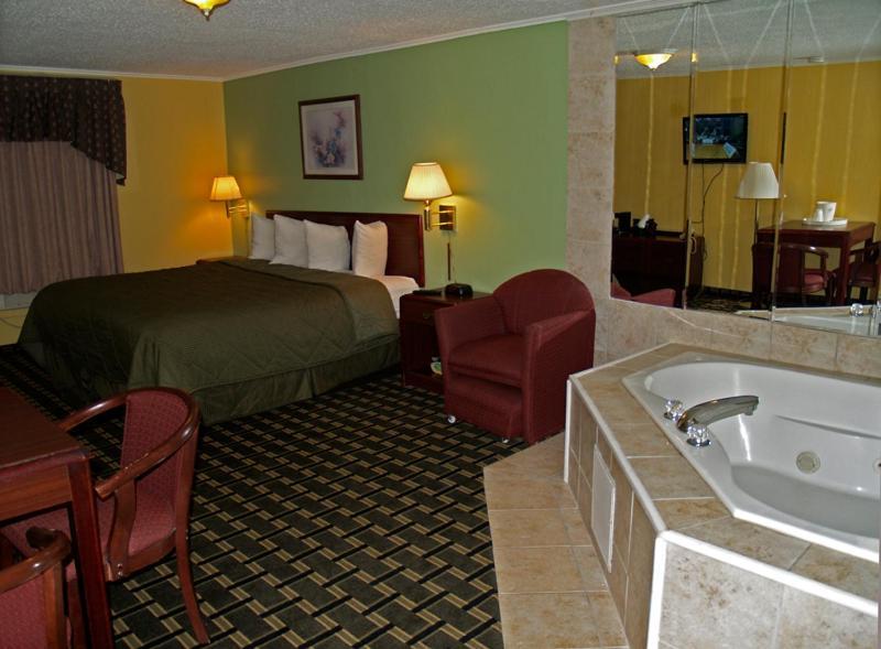 Boulevard Inn photo 15