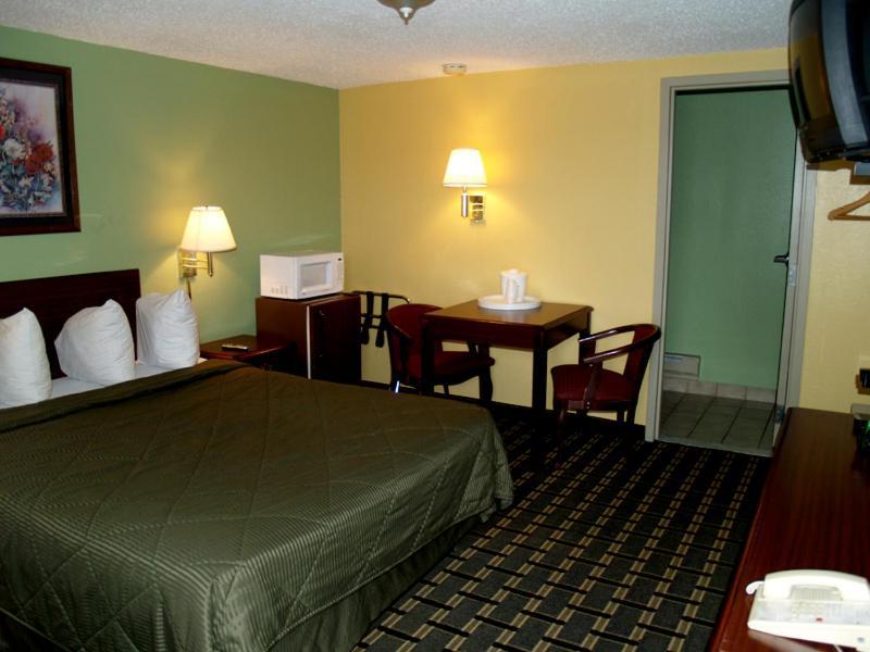 Boulevard Inn photo 16