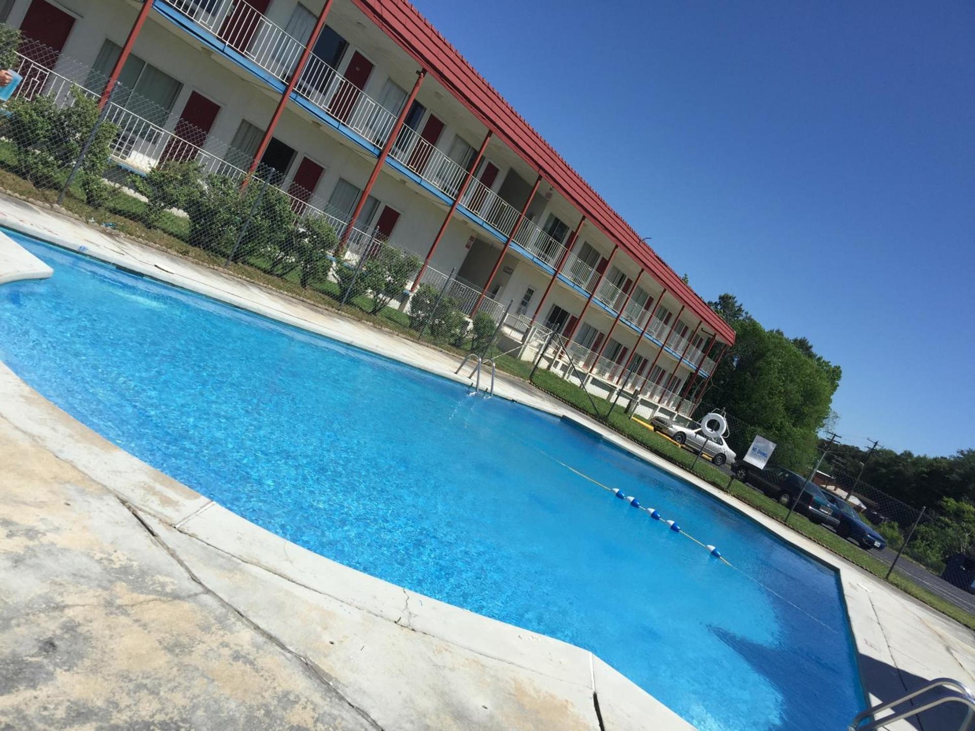 Flagship Inn photo 9