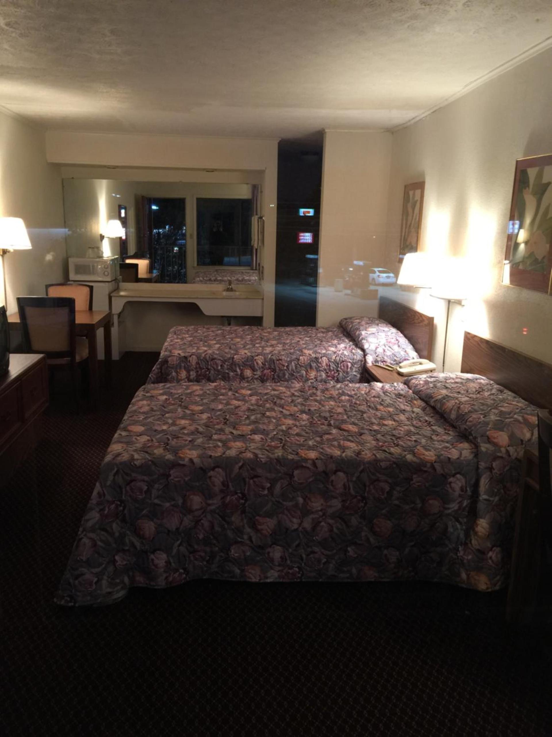 Flagship Inn photo 5
