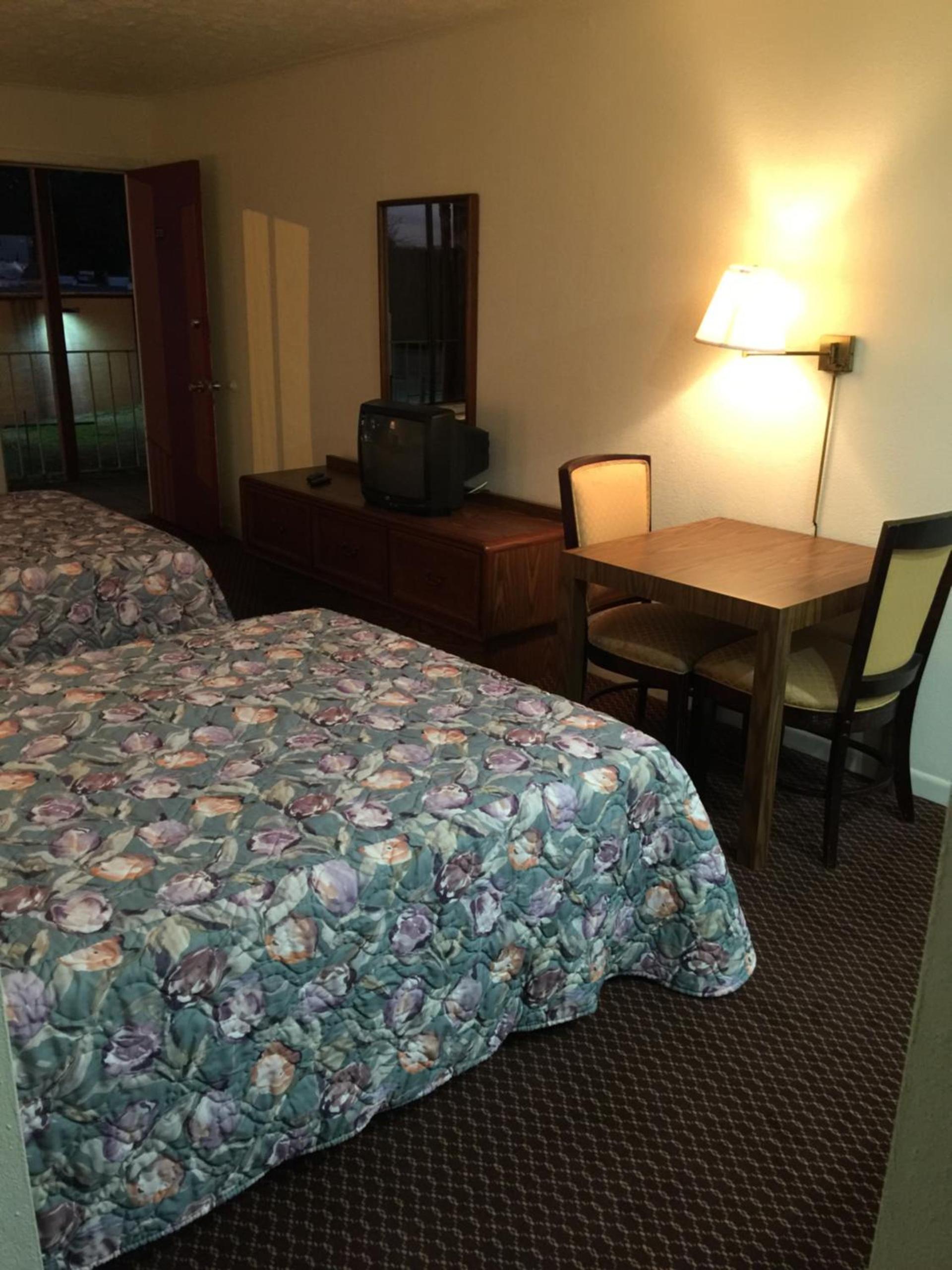 Flagship Inn photo 6