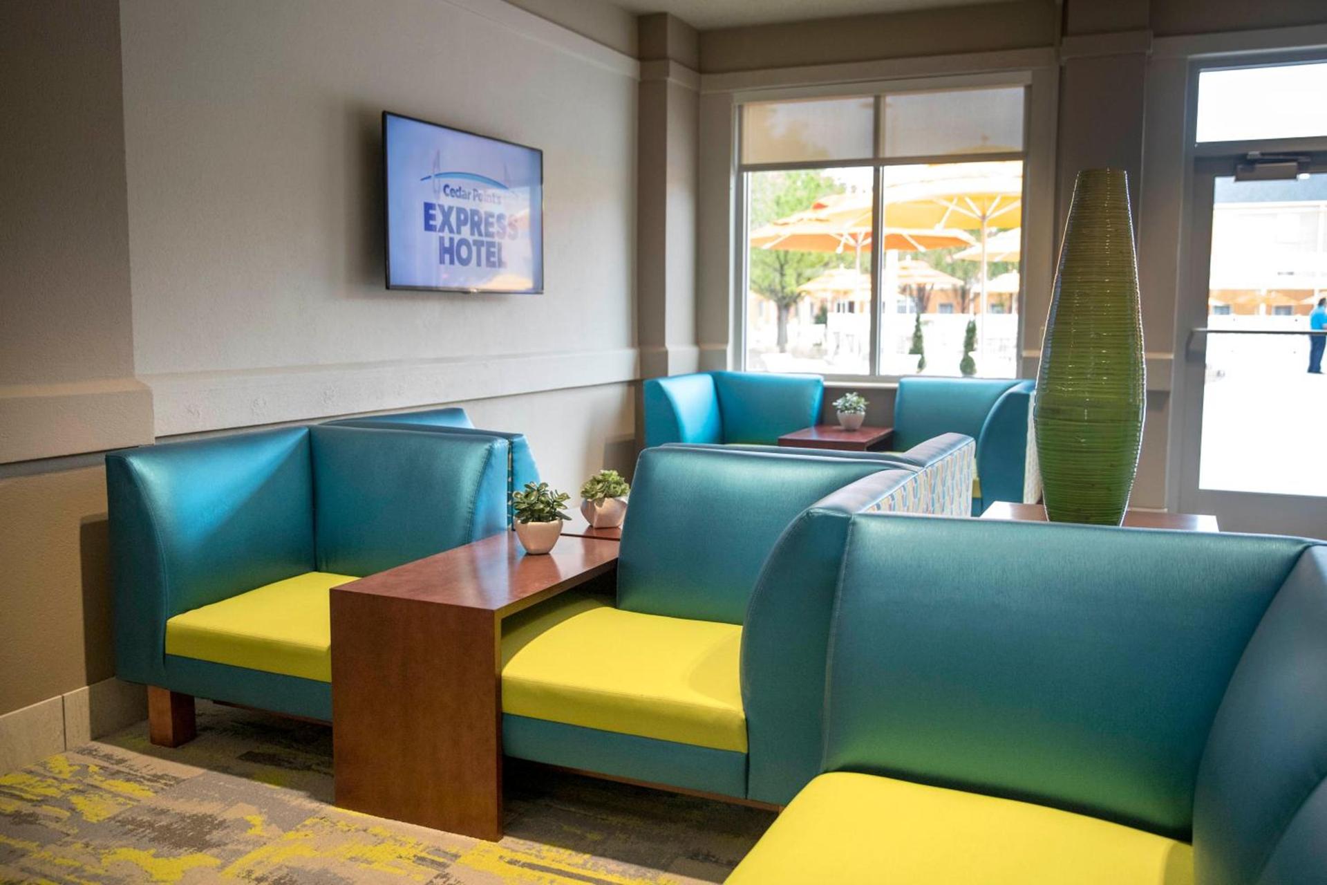 Cedar Point's Express Hotel photo 15