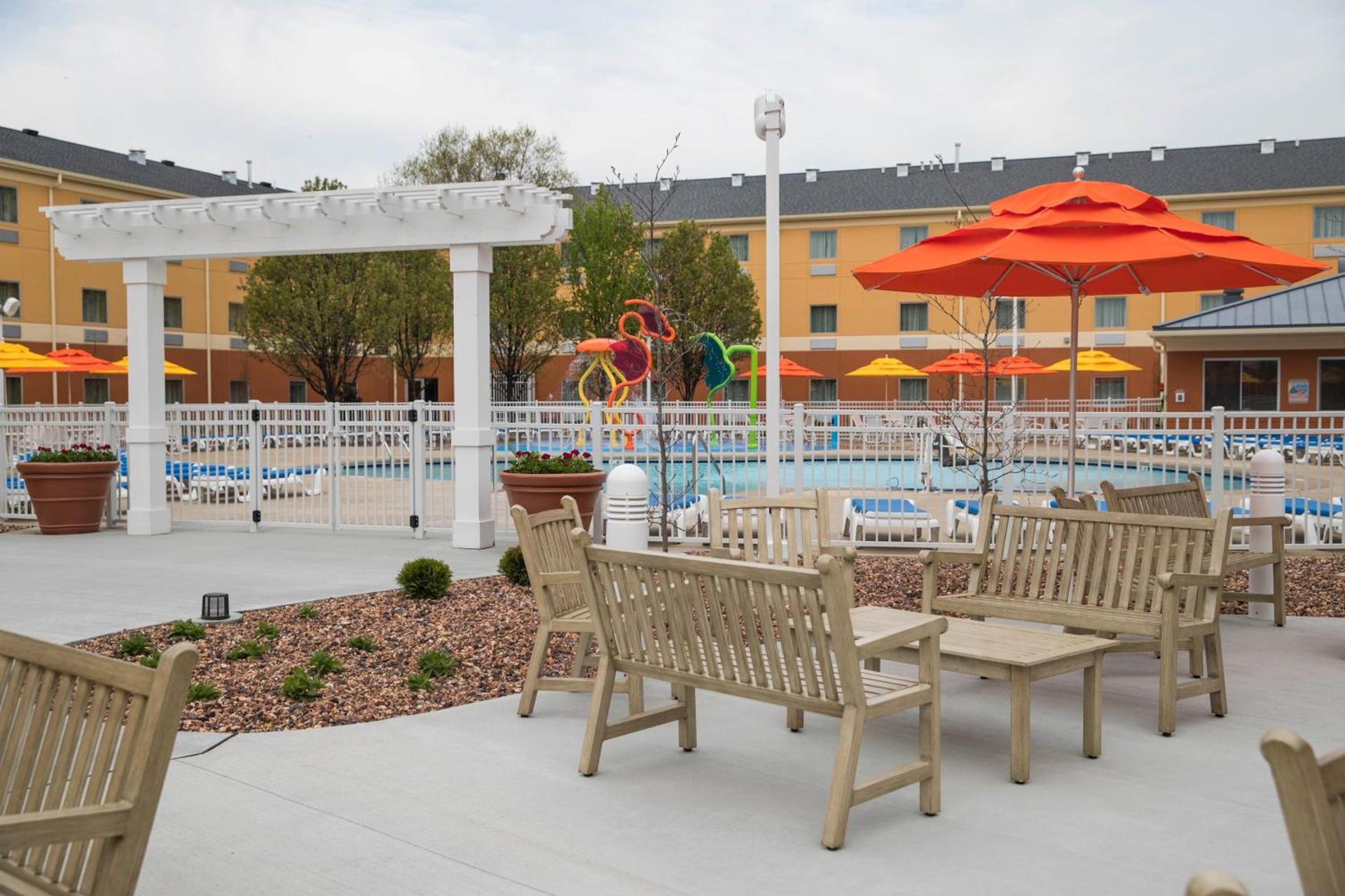 Cedar Point's Express Hotel photo 14