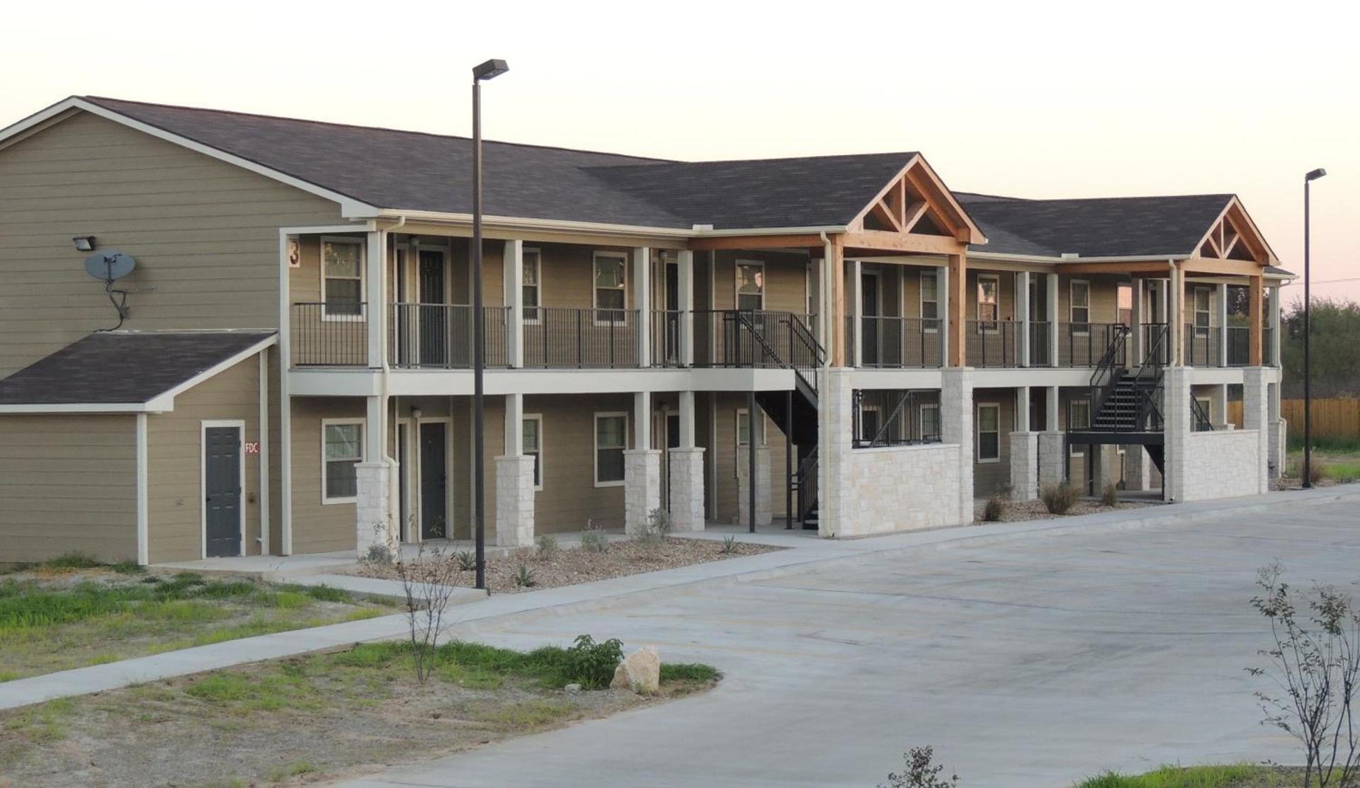 Eagle's Den Suites Cotulla a Travelodge by Wyndham photo 16