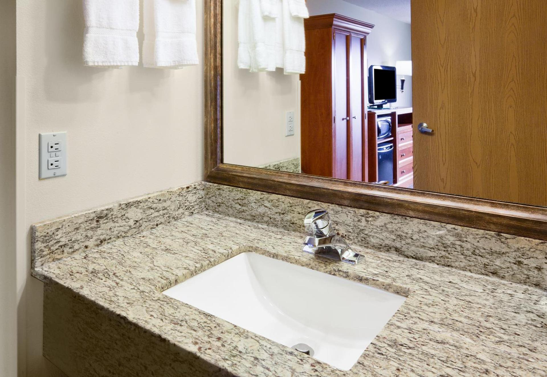 AmericInn by Wyndham Chanhassen photo 84