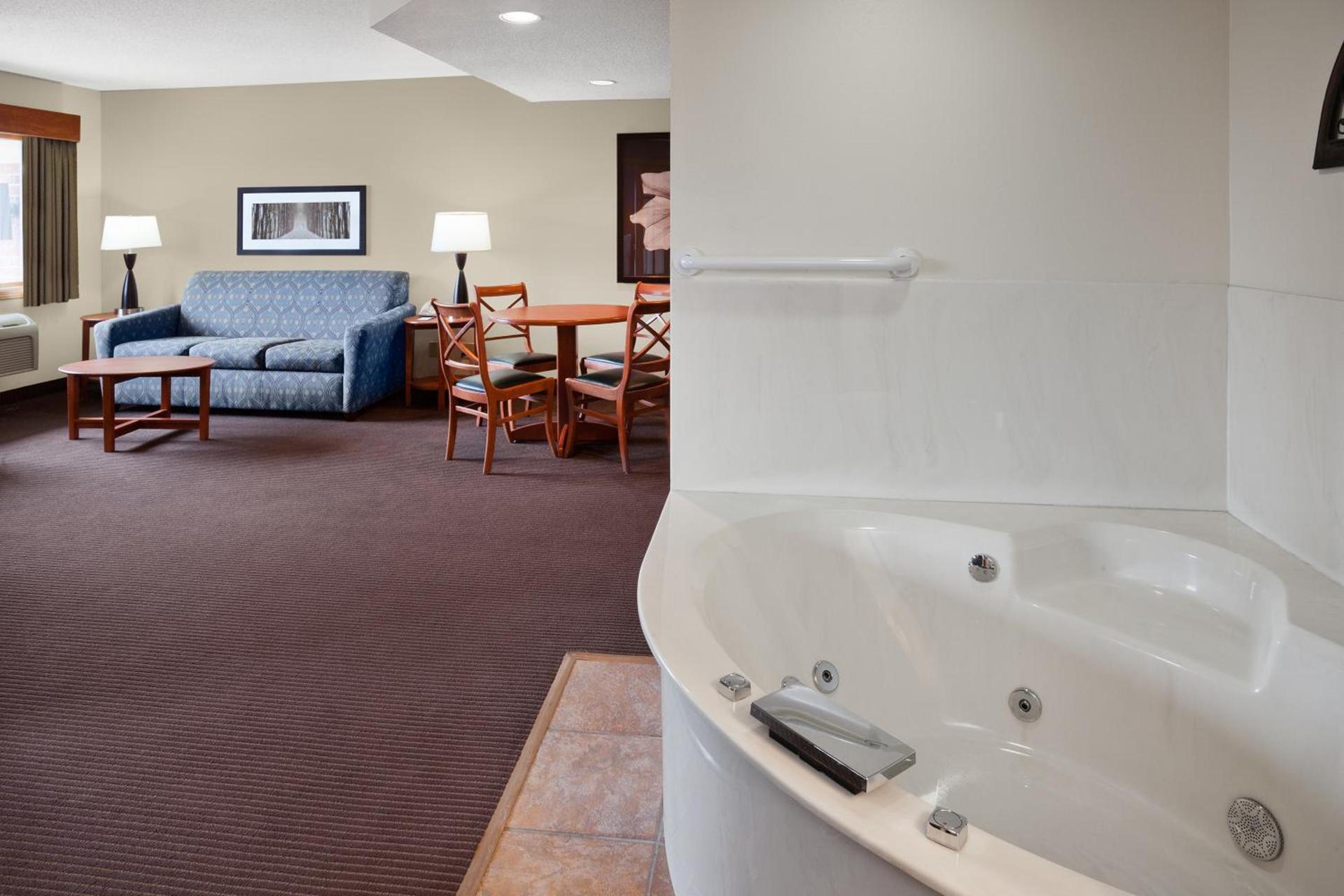 AmericInn by Wyndham Chanhassen photo 10