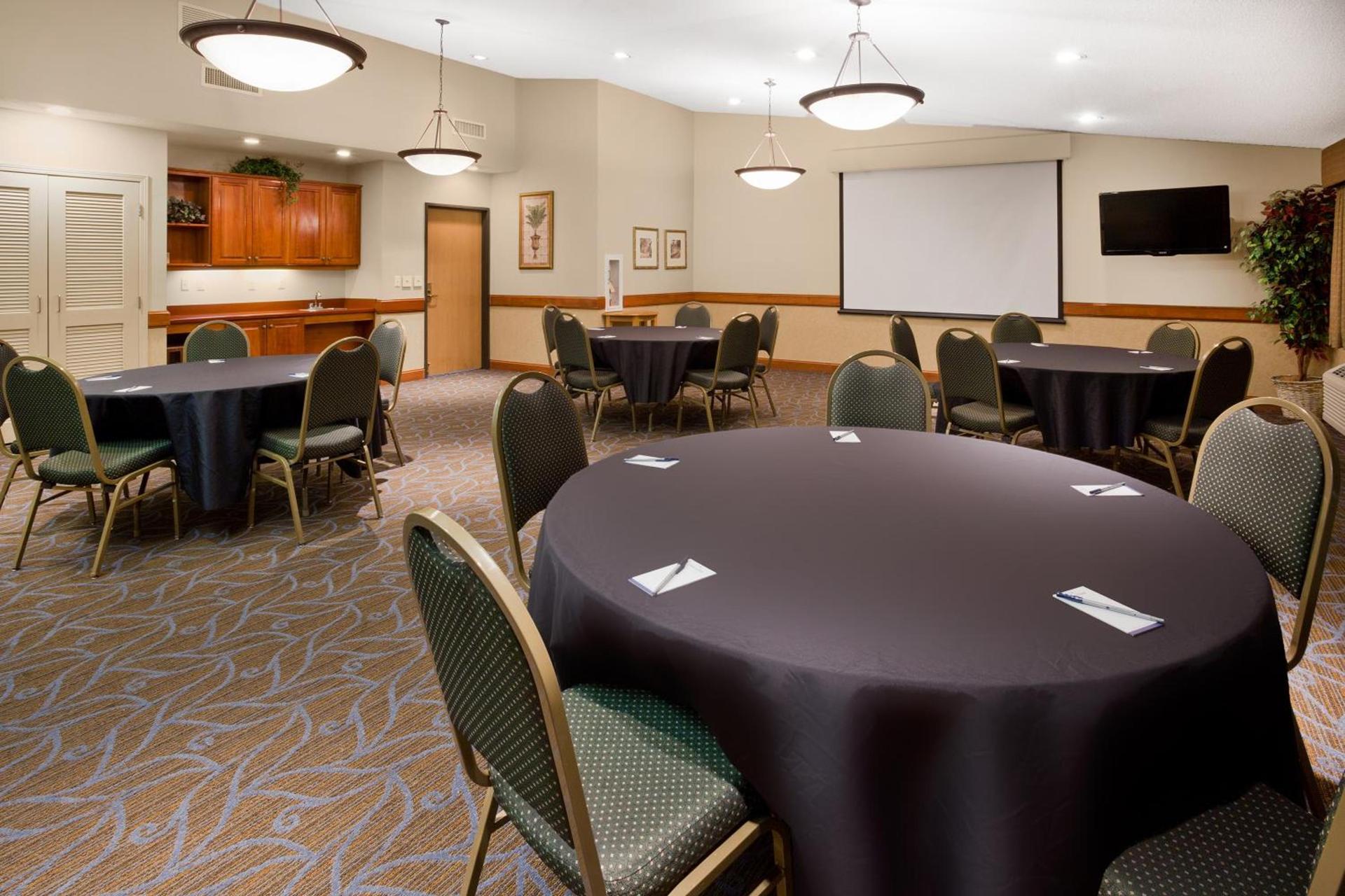 AmericInn by Wyndham Chanhassen photo 13