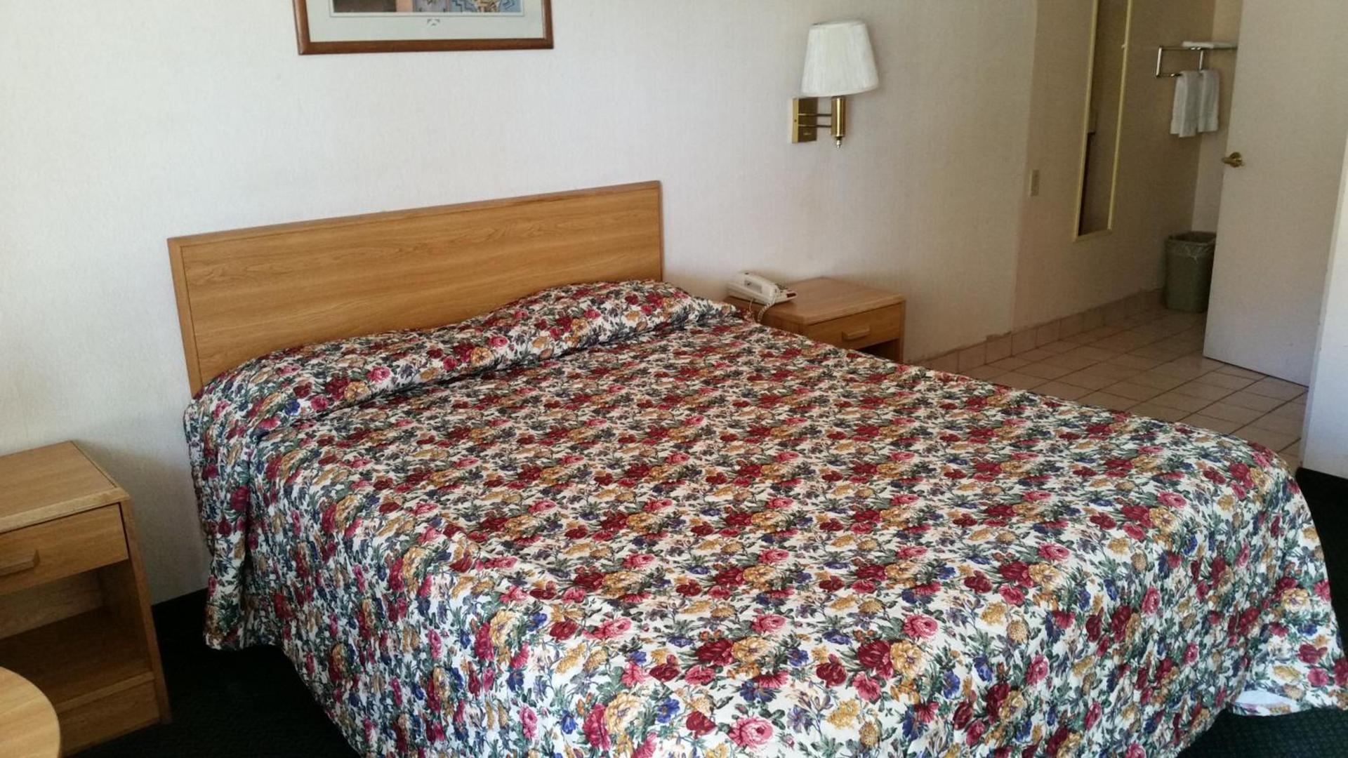 Economy Inn Motel photo 36