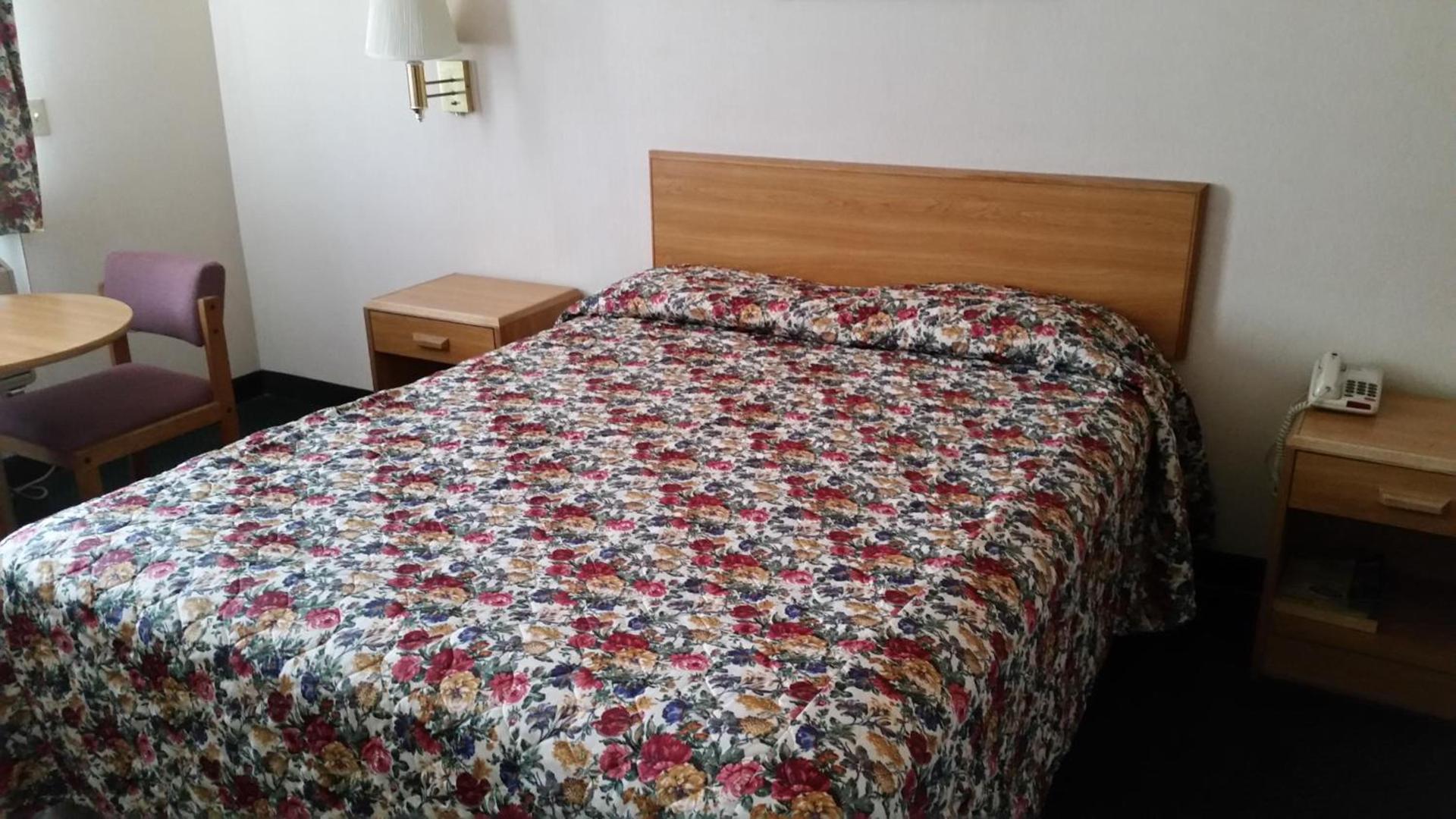 Economy Inn Motel photo 25