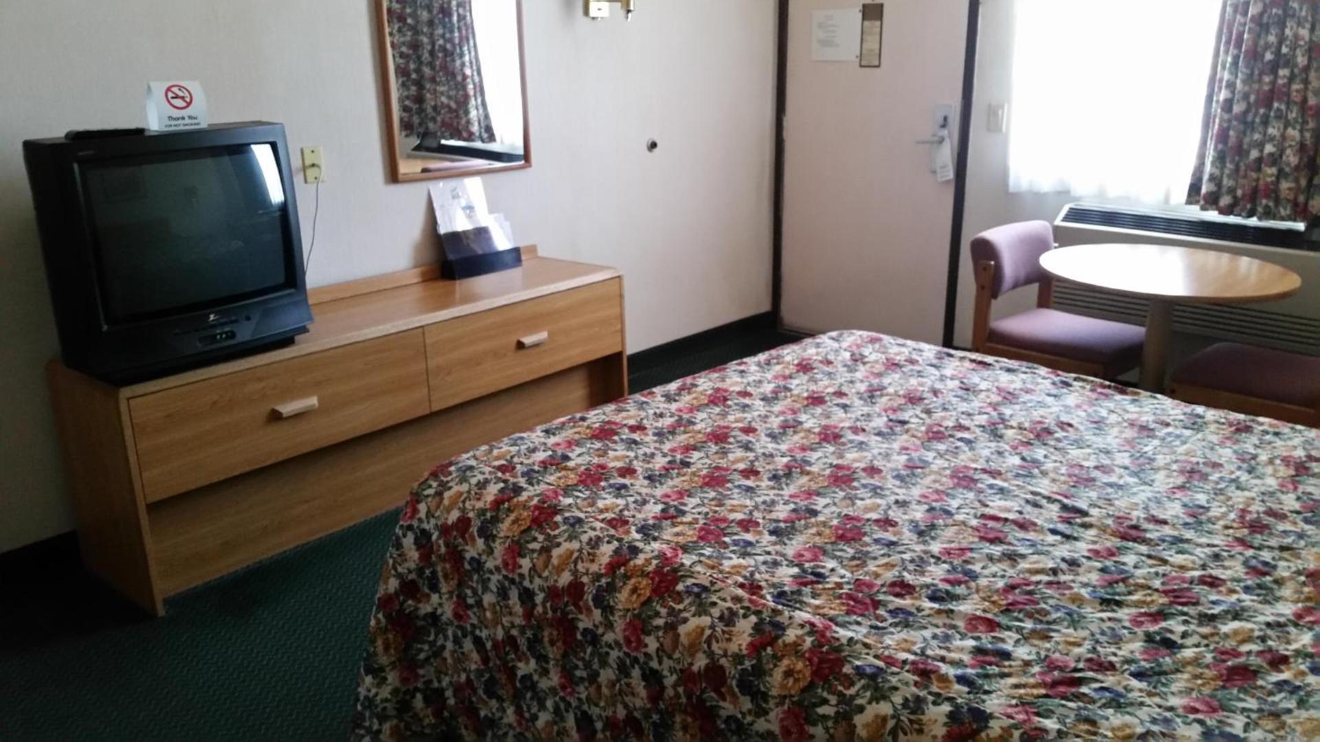 Economy Inn Motel photo 11