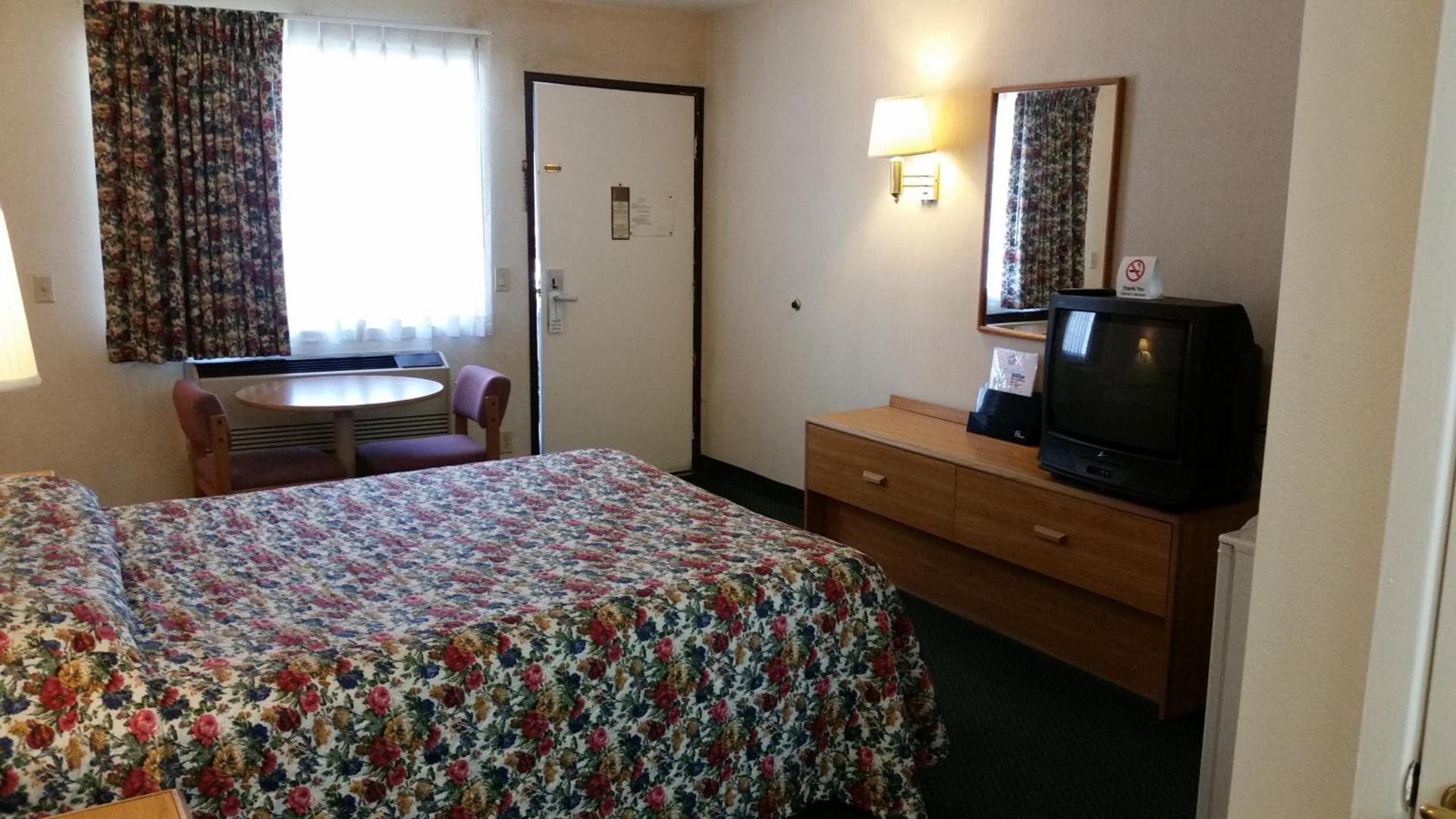 Economy Inn Motel photo 12