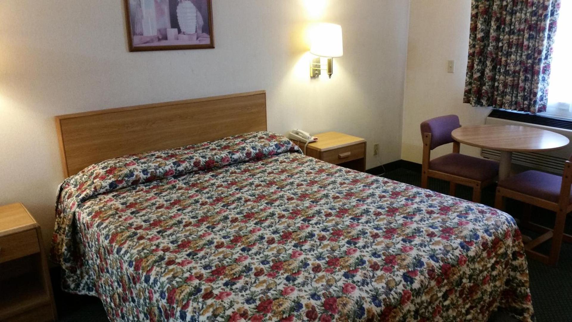 Economy Inn Motel photo 13