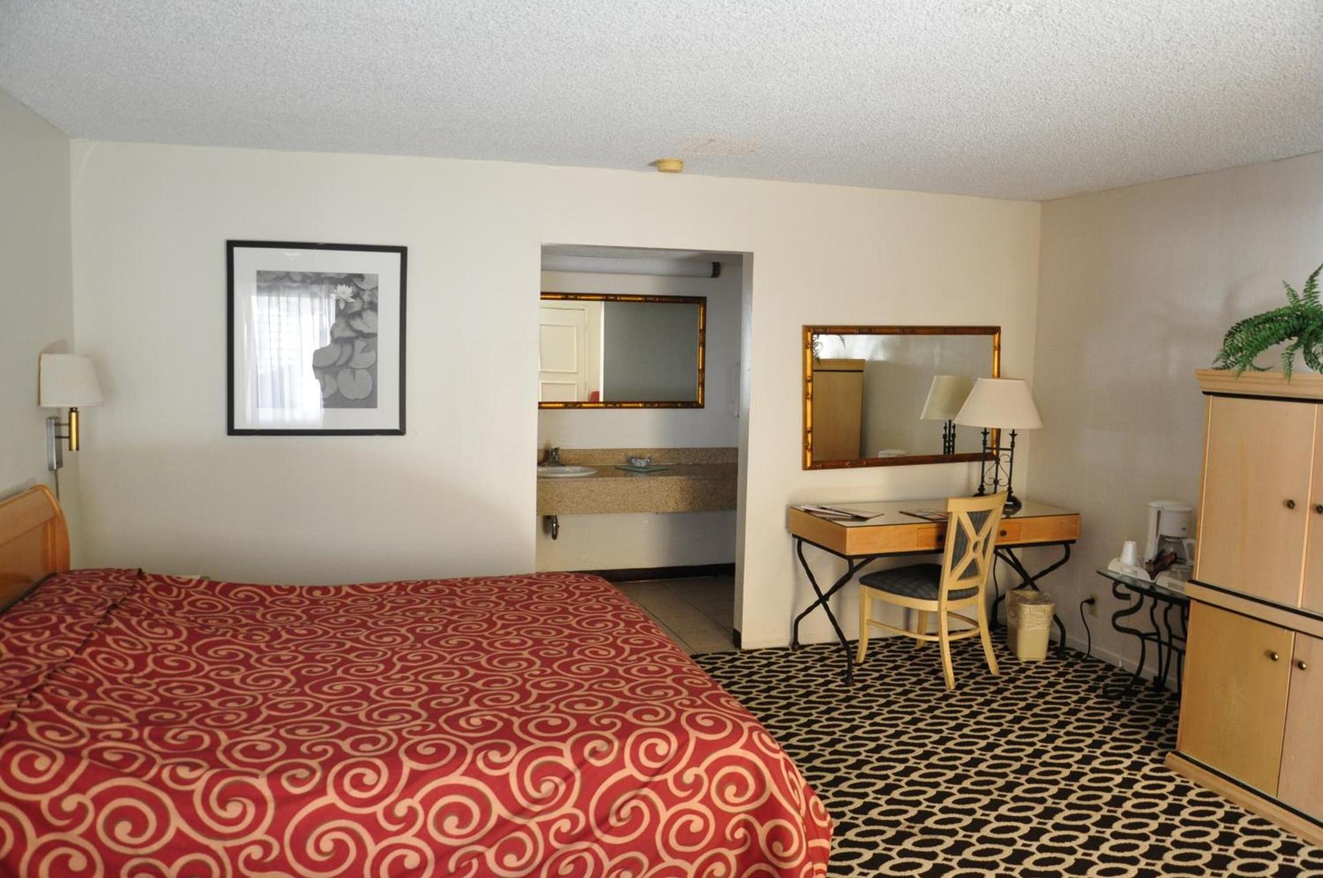 Delos Reyes Palm Springs photo 35