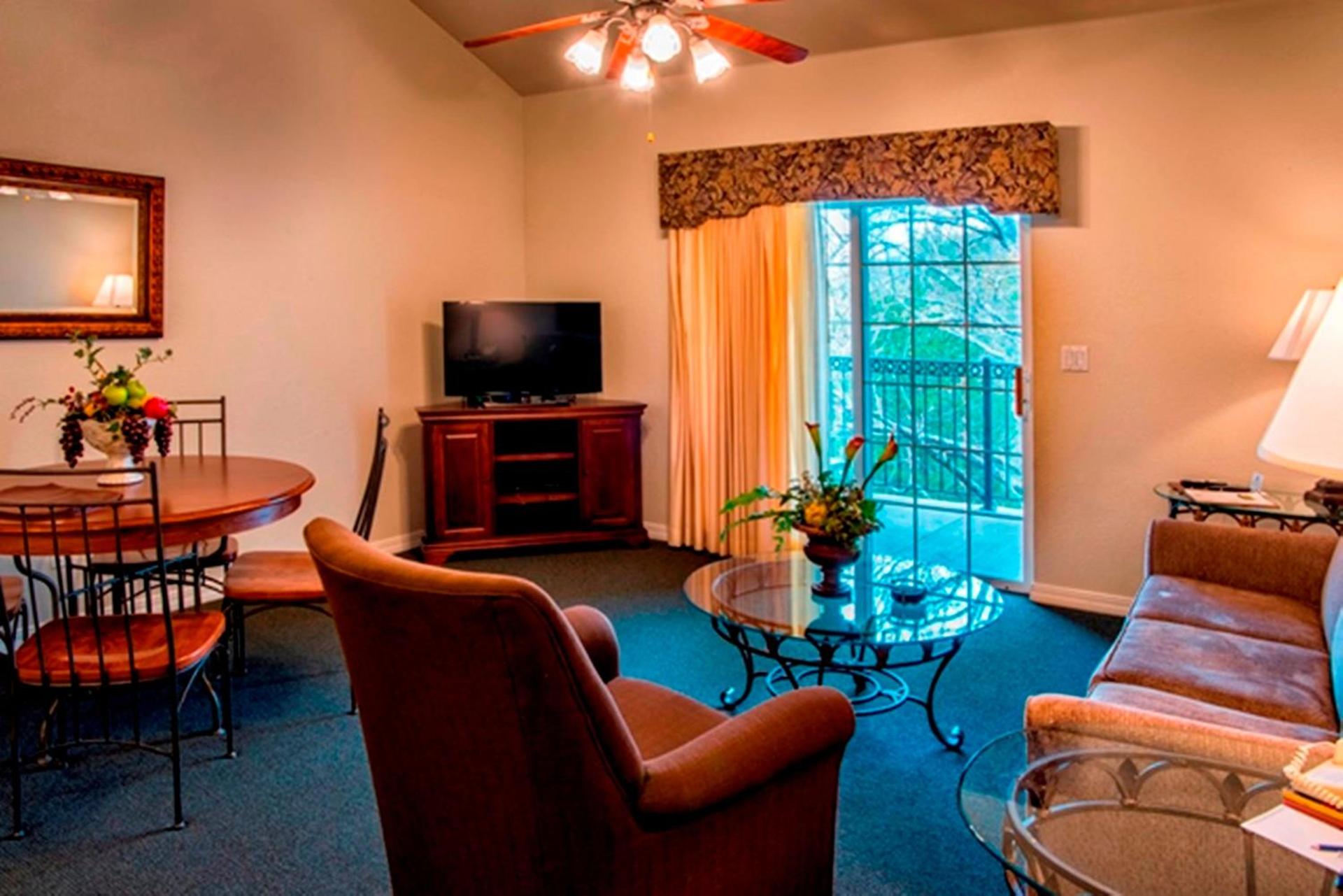 French Quarter Resort by CoolVacay photo 43