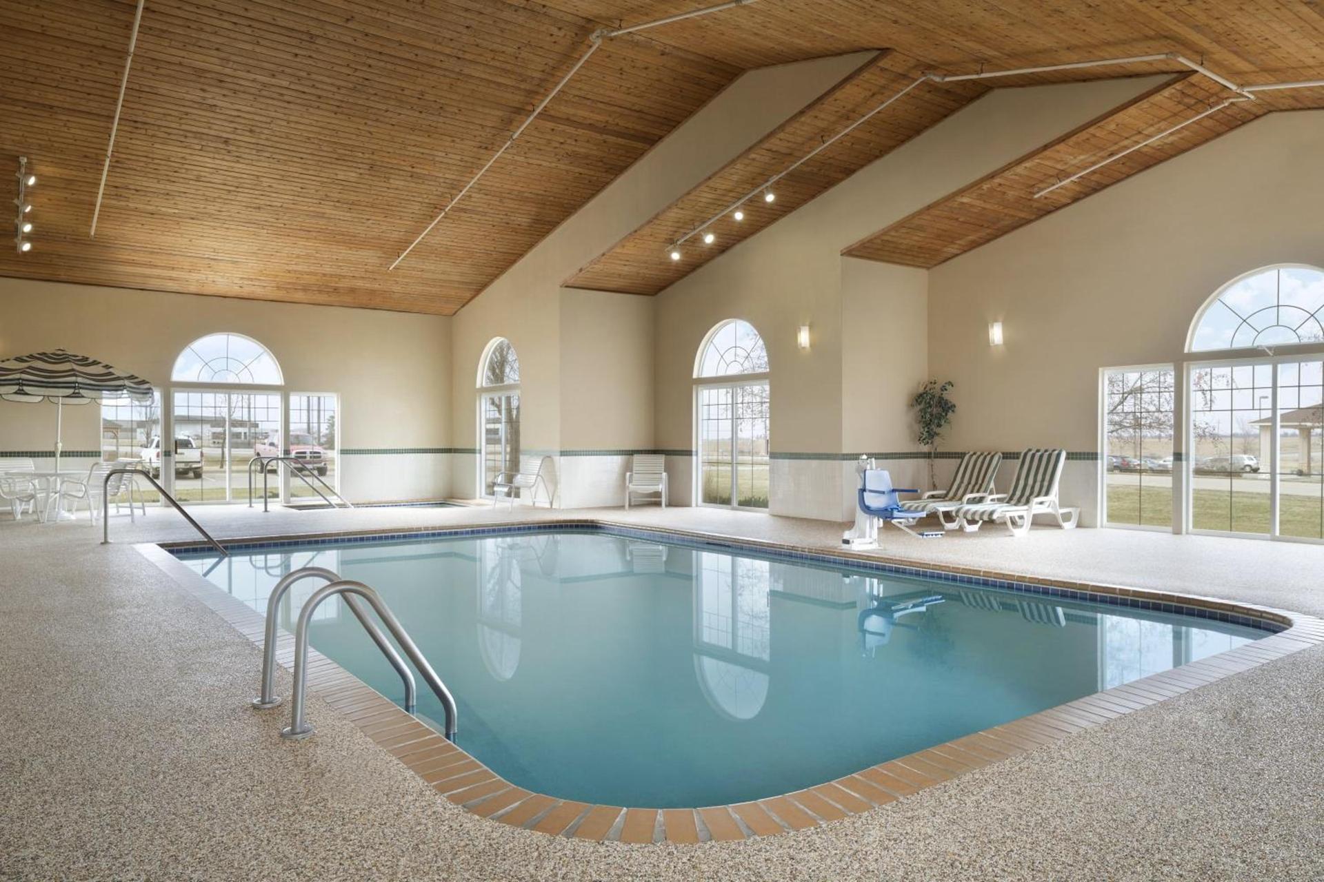 Country Inn & Suites by Radisson, Grinnell, IA photo 16