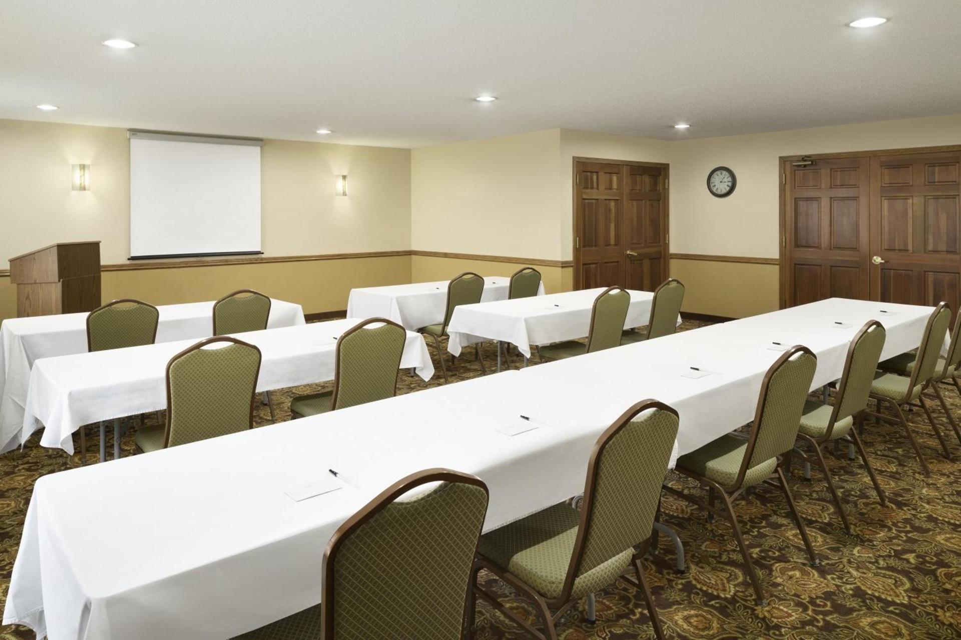 Country Inn & Suites by Radisson, Grinnell, IA photo 22