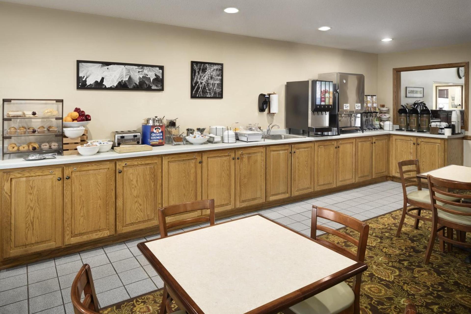 Country Inn & Suites by Radisson, Grinnell, IA photo 25
