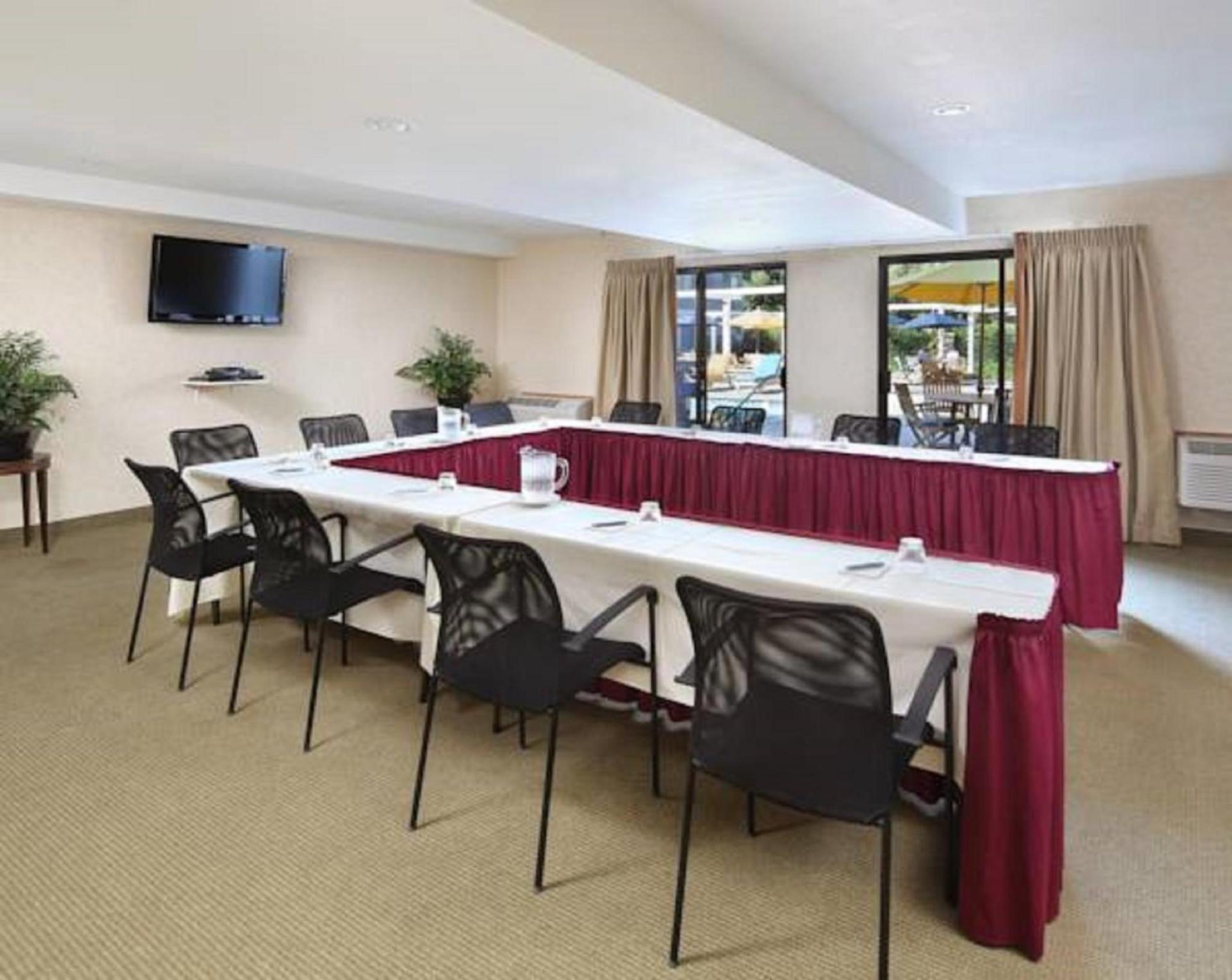 Maple Tree Inn photo 48