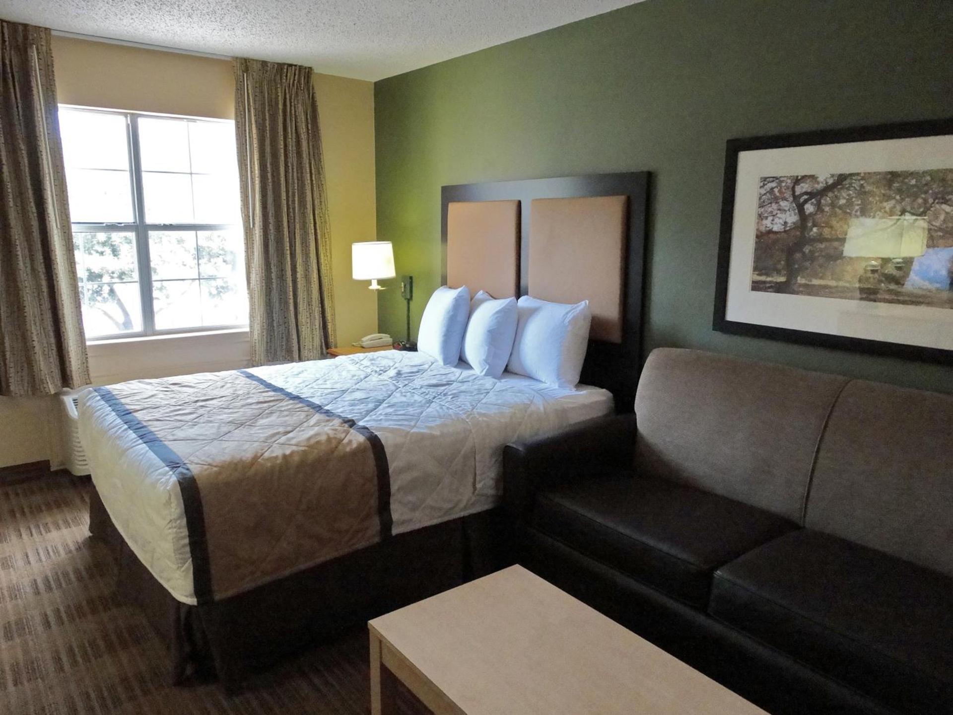 Extended Stay America Select Suites - Atlanta - Cumberland Mall photo 6