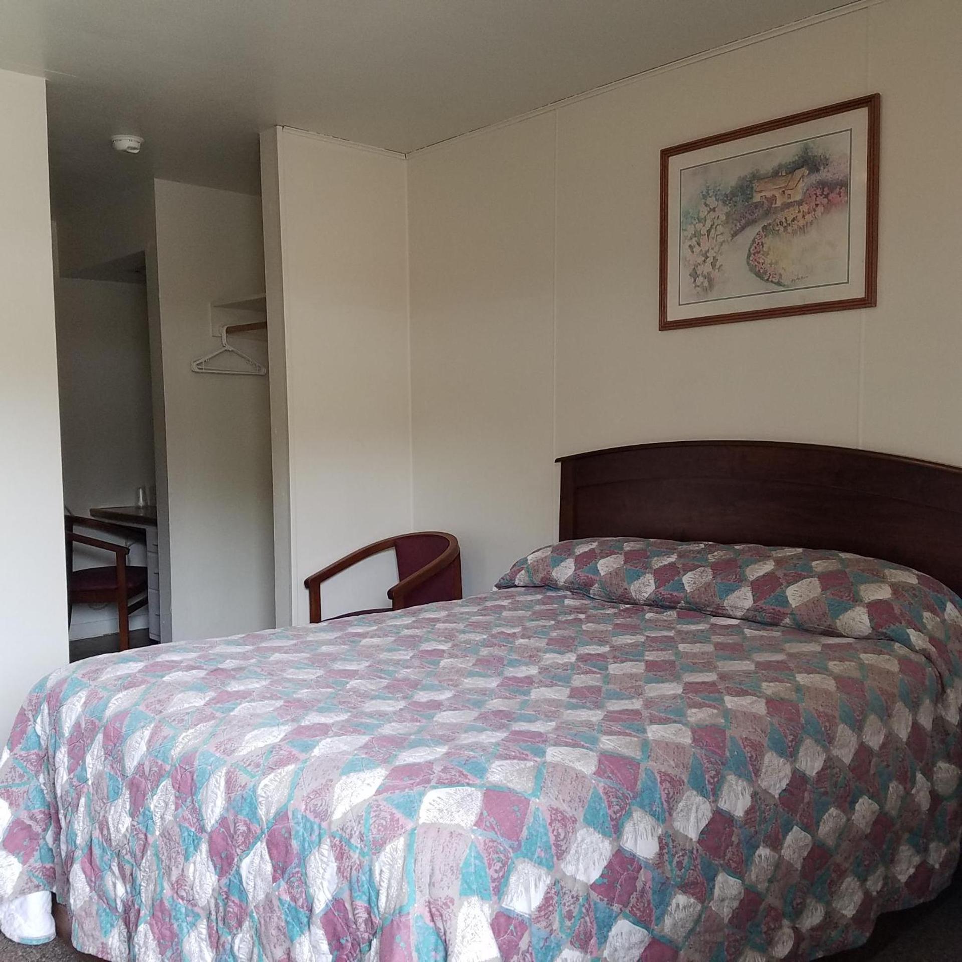 Greenwell Motel photo 11