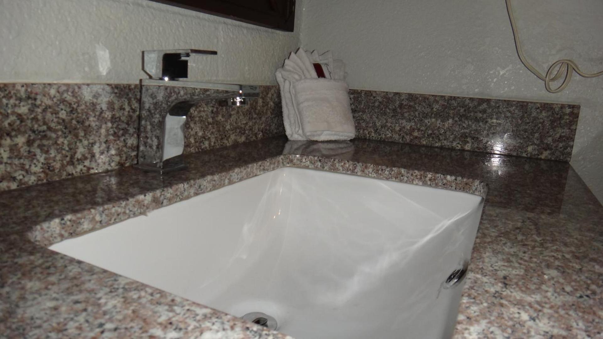 Relax Inn photo 10
