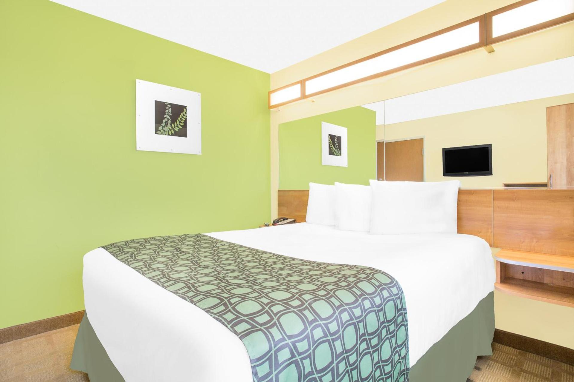 Microtel Inn & Suites by Wyndham Tuscumbia/Muscle Shoals photo 12