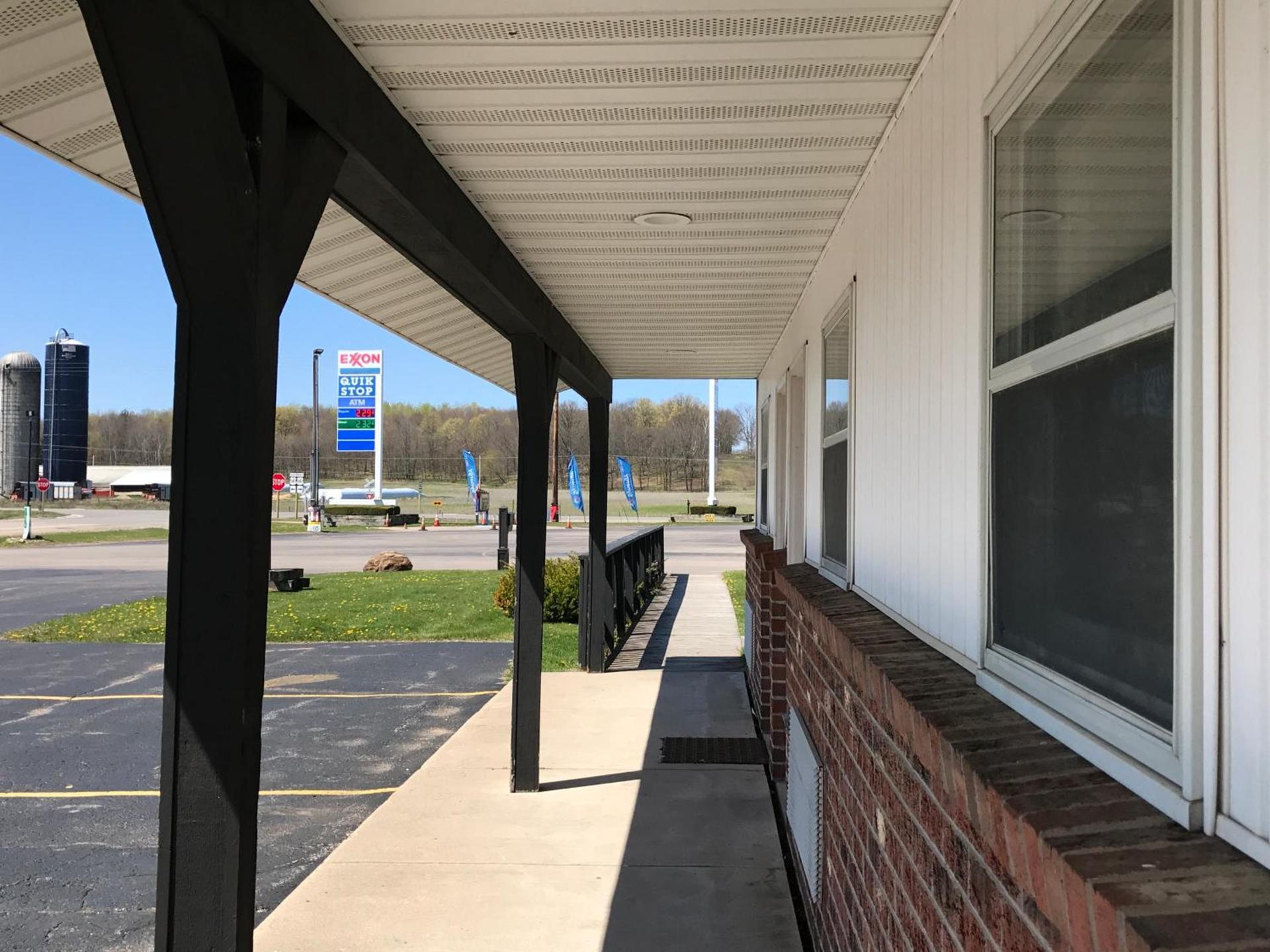 Exxon Quik Stop & Motel photo 18