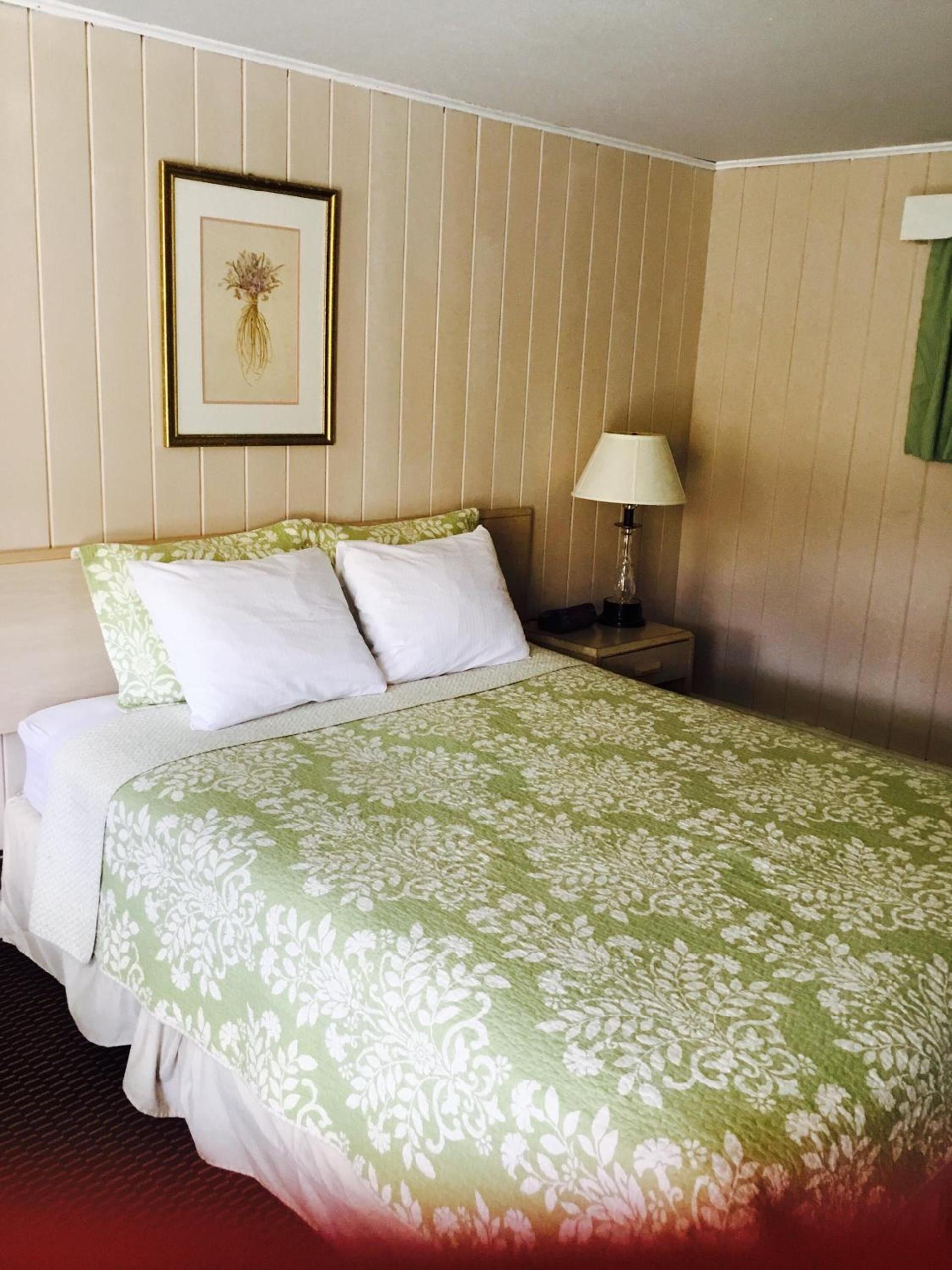 Gorham Motor Inn photo 20