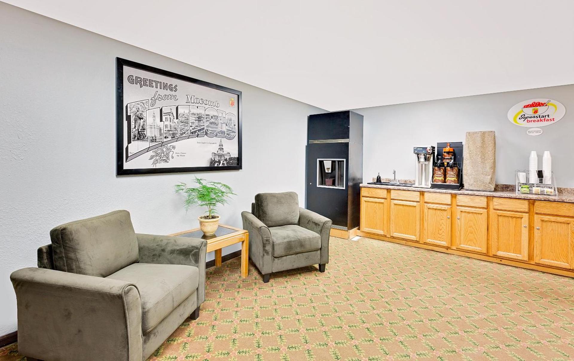 Super 8 by Wyndham Macomb photo 61