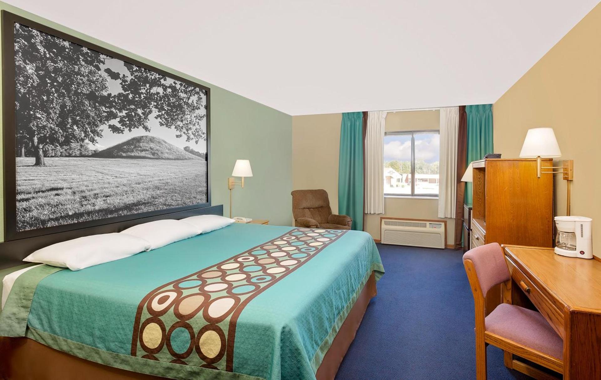 Super 8 by Wyndham Macomb photo 35
