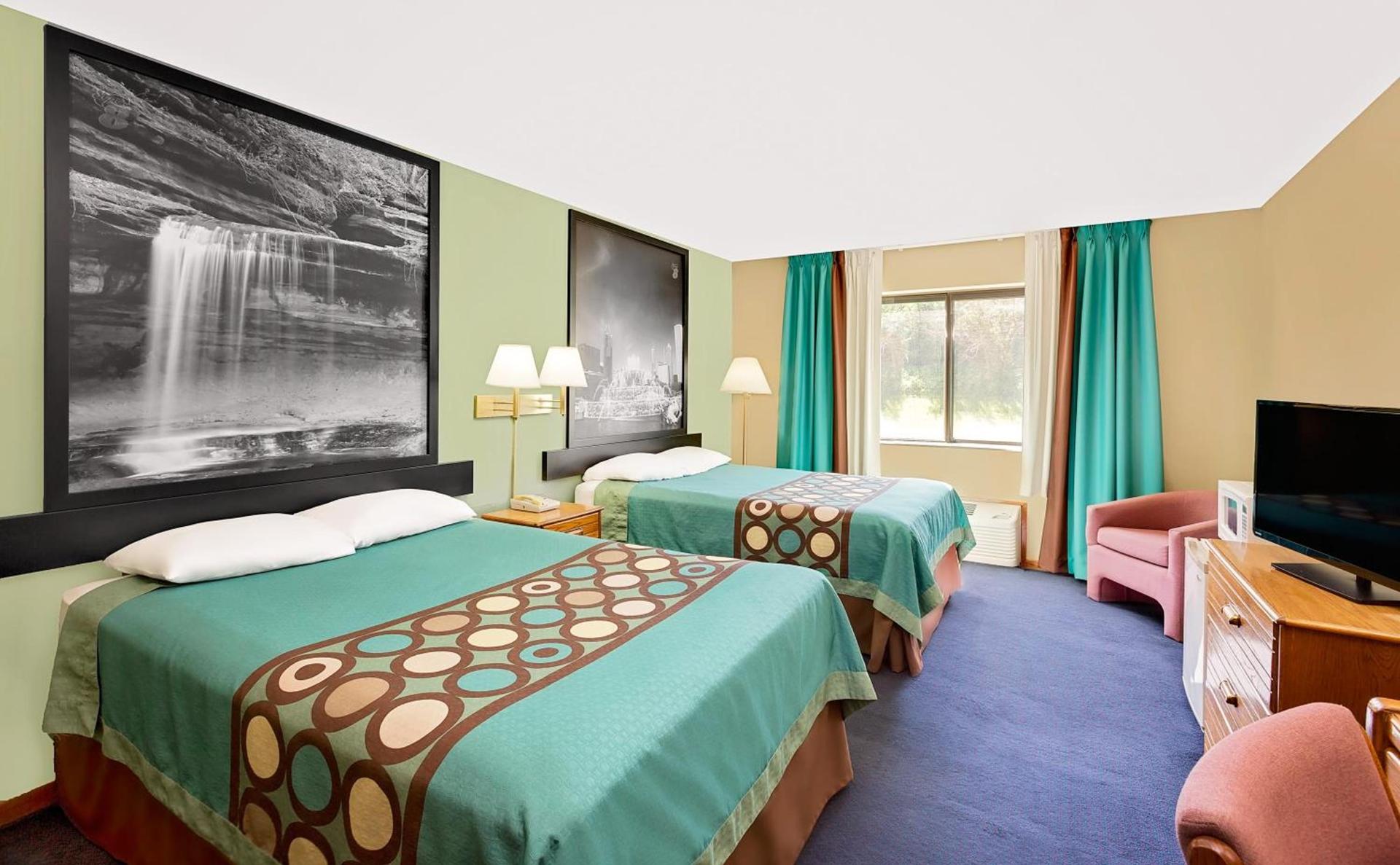 Super 8 by Wyndham Macomb photo 32
