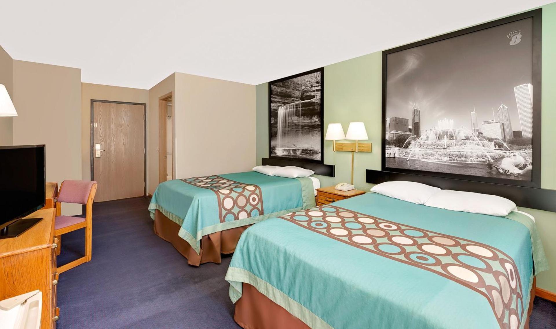 Super 8 by Wyndham Macomb photo 30