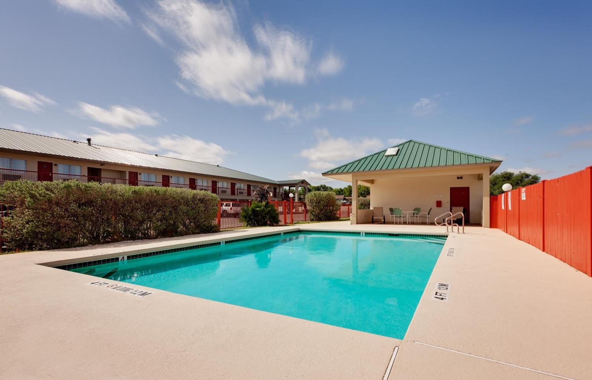 Days Inn by Wyndham San Angelo photo 9