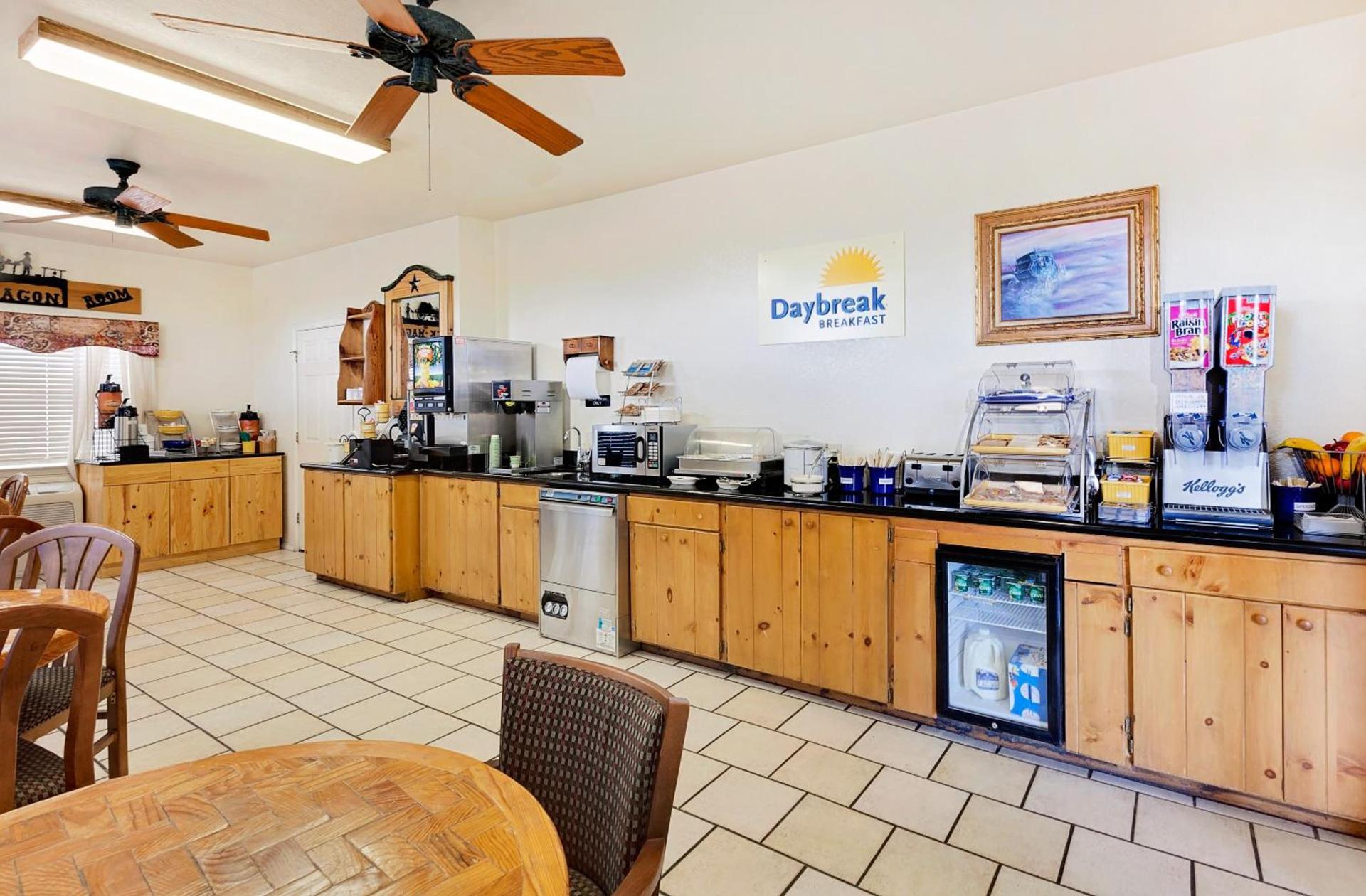 Days Inn by Wyndham San Angelo photo 8