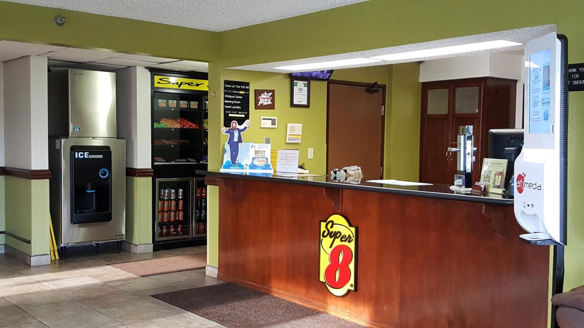 Super 8 by Wyndham Harlingen TX photo 21