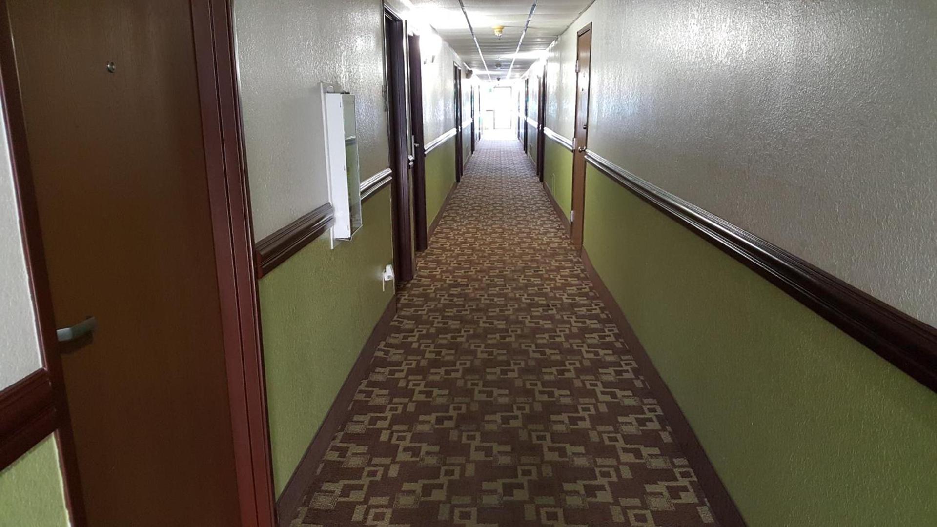 Super 8 by Wyndham Harlingen TX photo 20