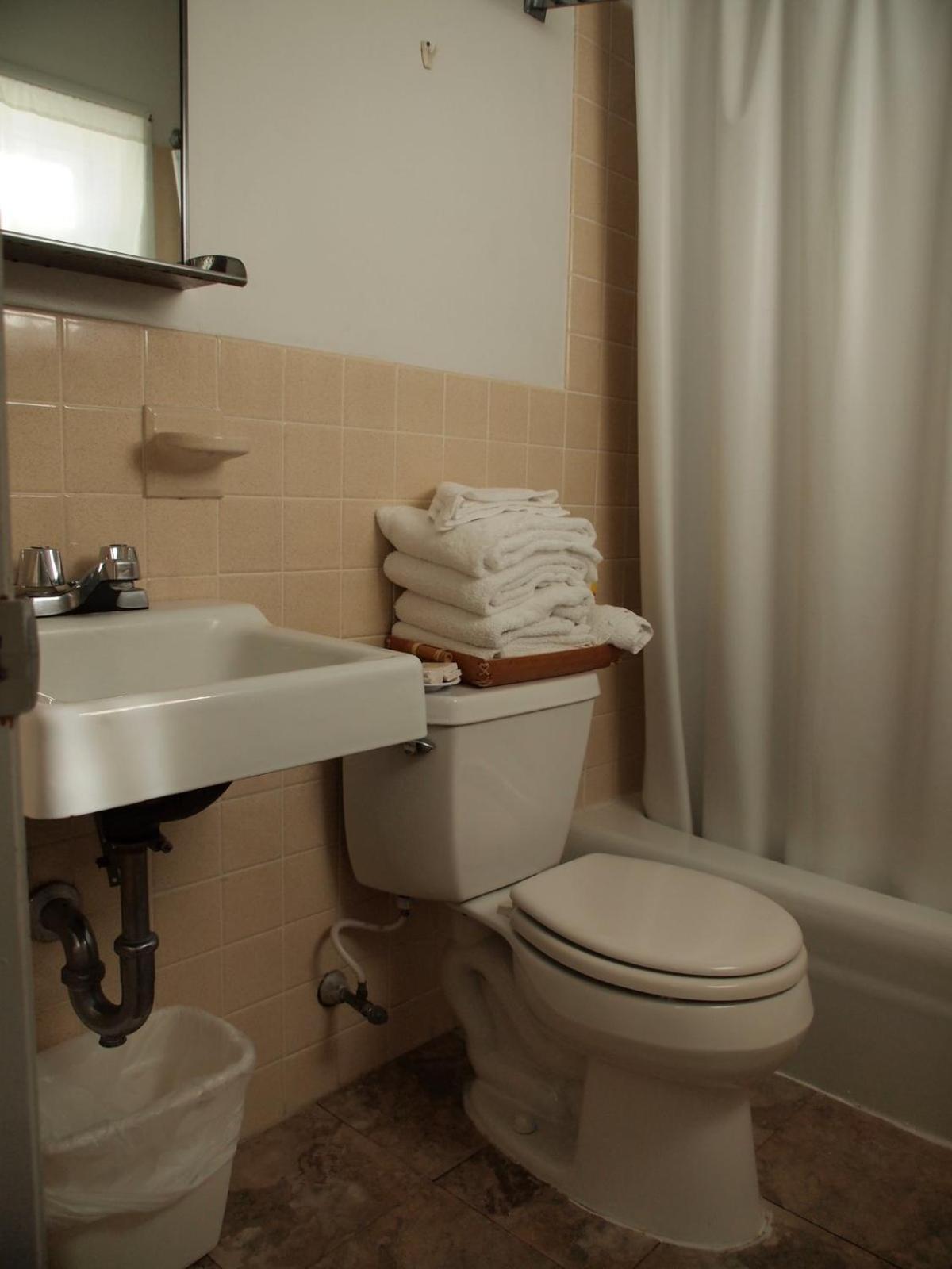 Suitcase Motel & Travel photo 10