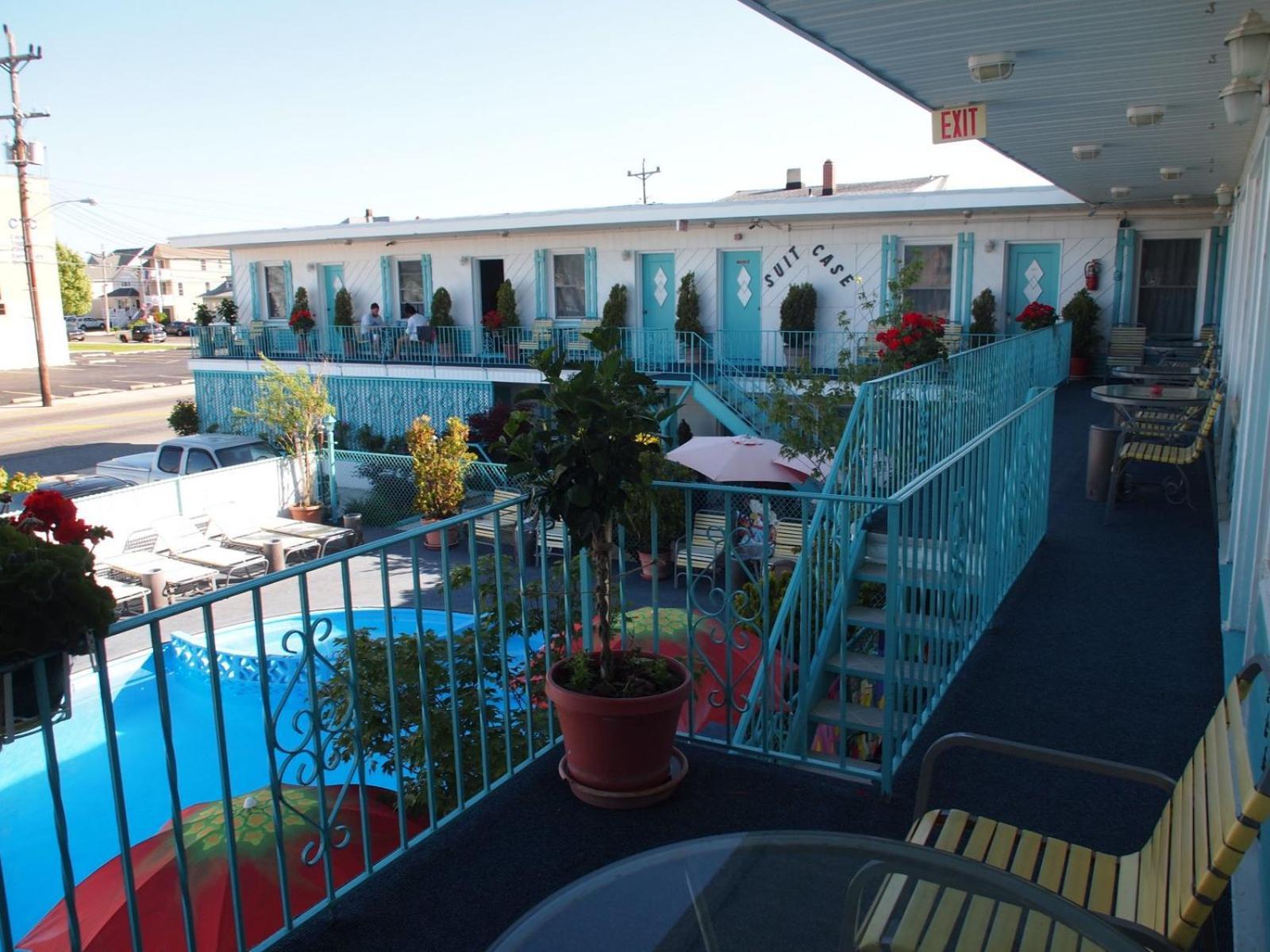 Suitcase Motel & Travel photo 12