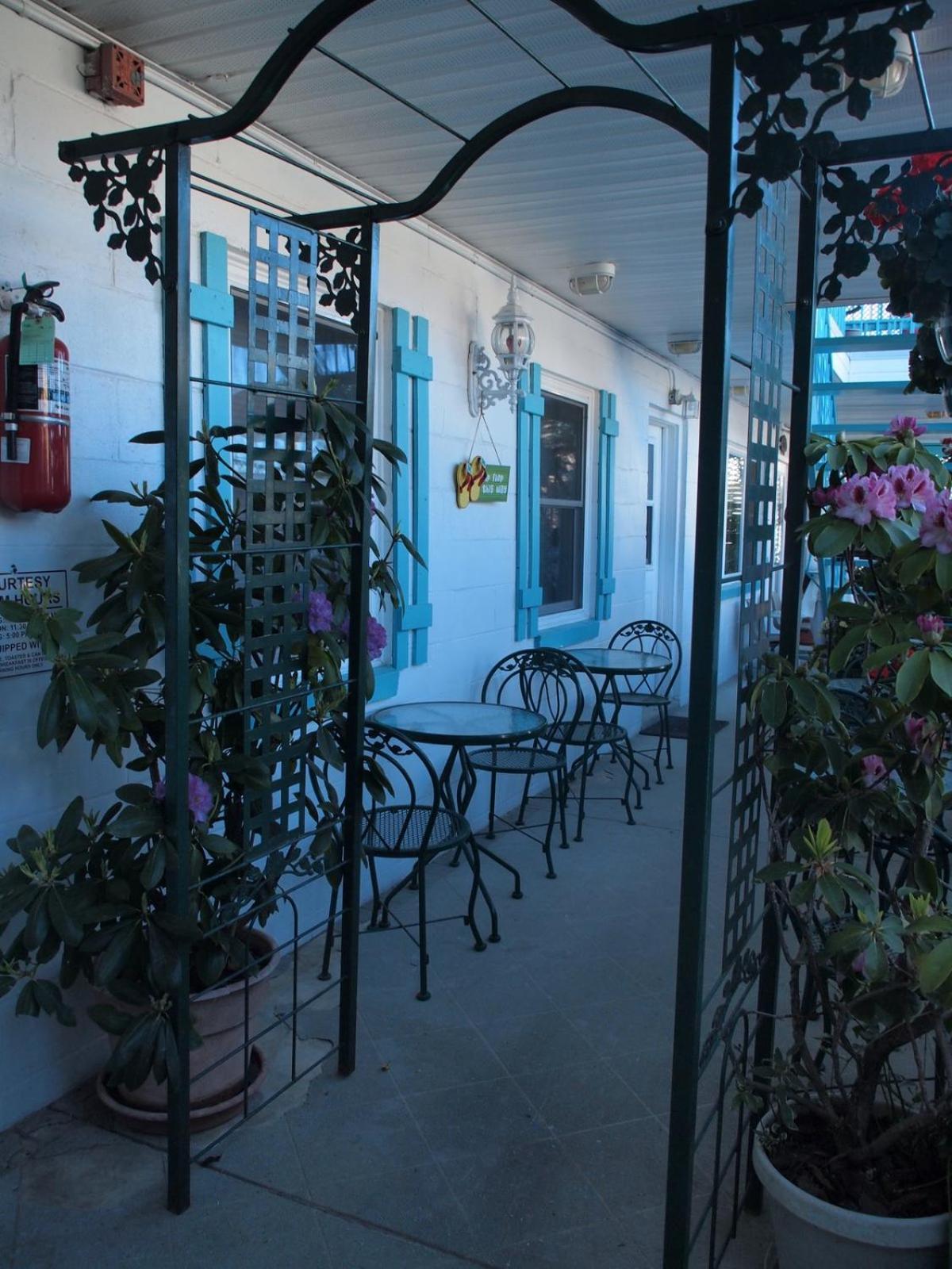 Suitcase Motel & Travel photo 15