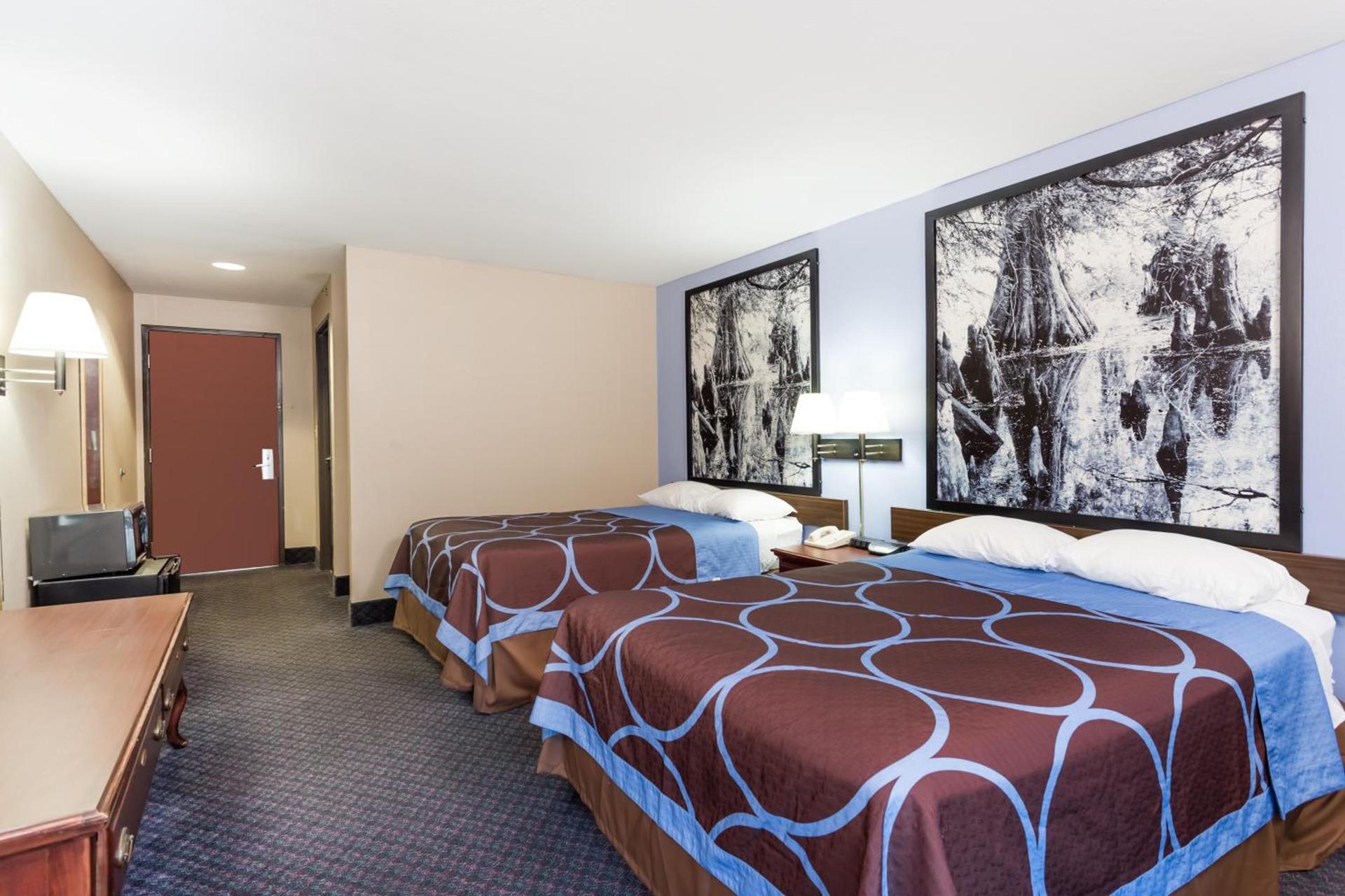 Super 8 by Wyndham Indianola photo 16