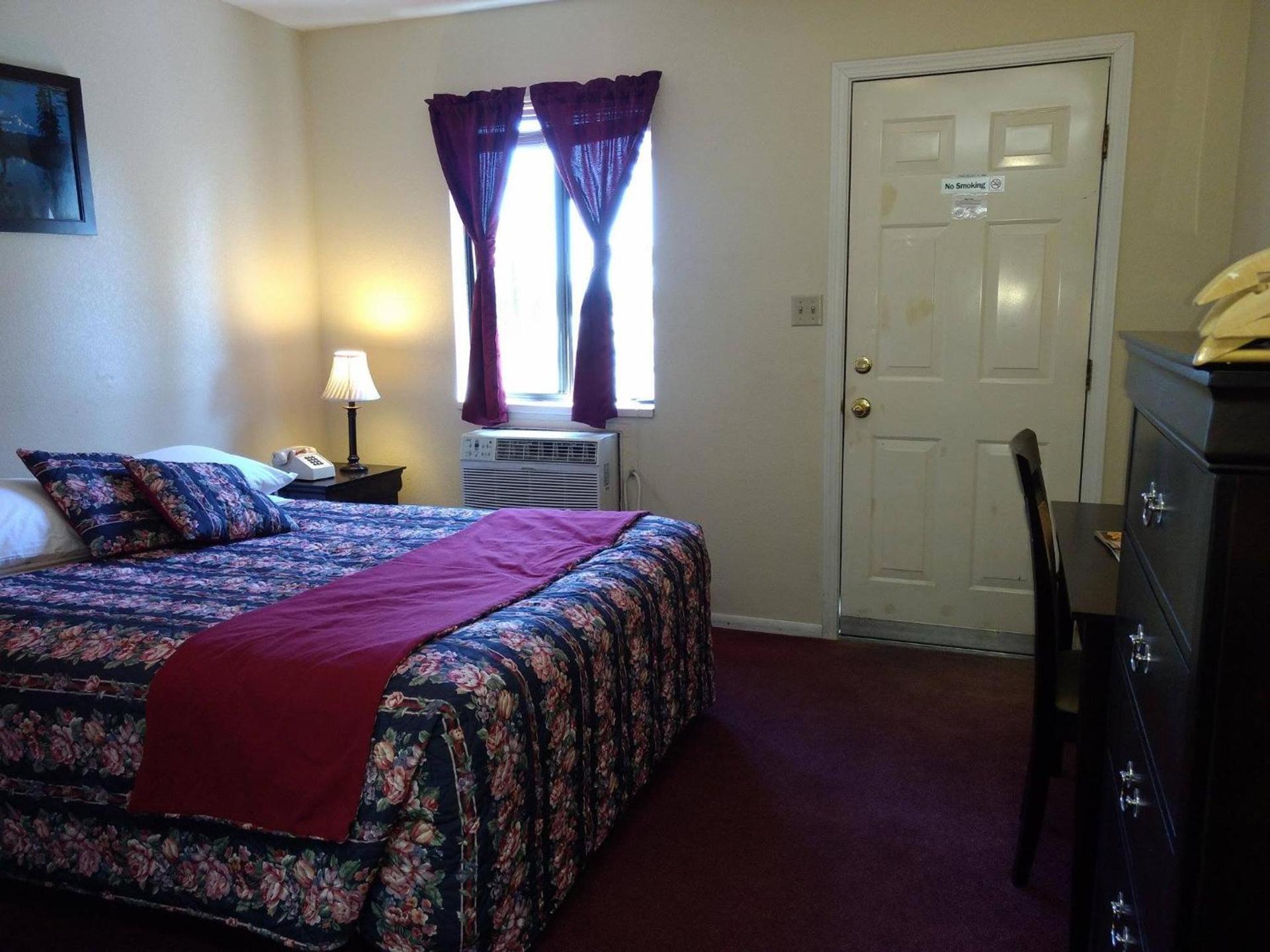 Travelers Motel photo 29