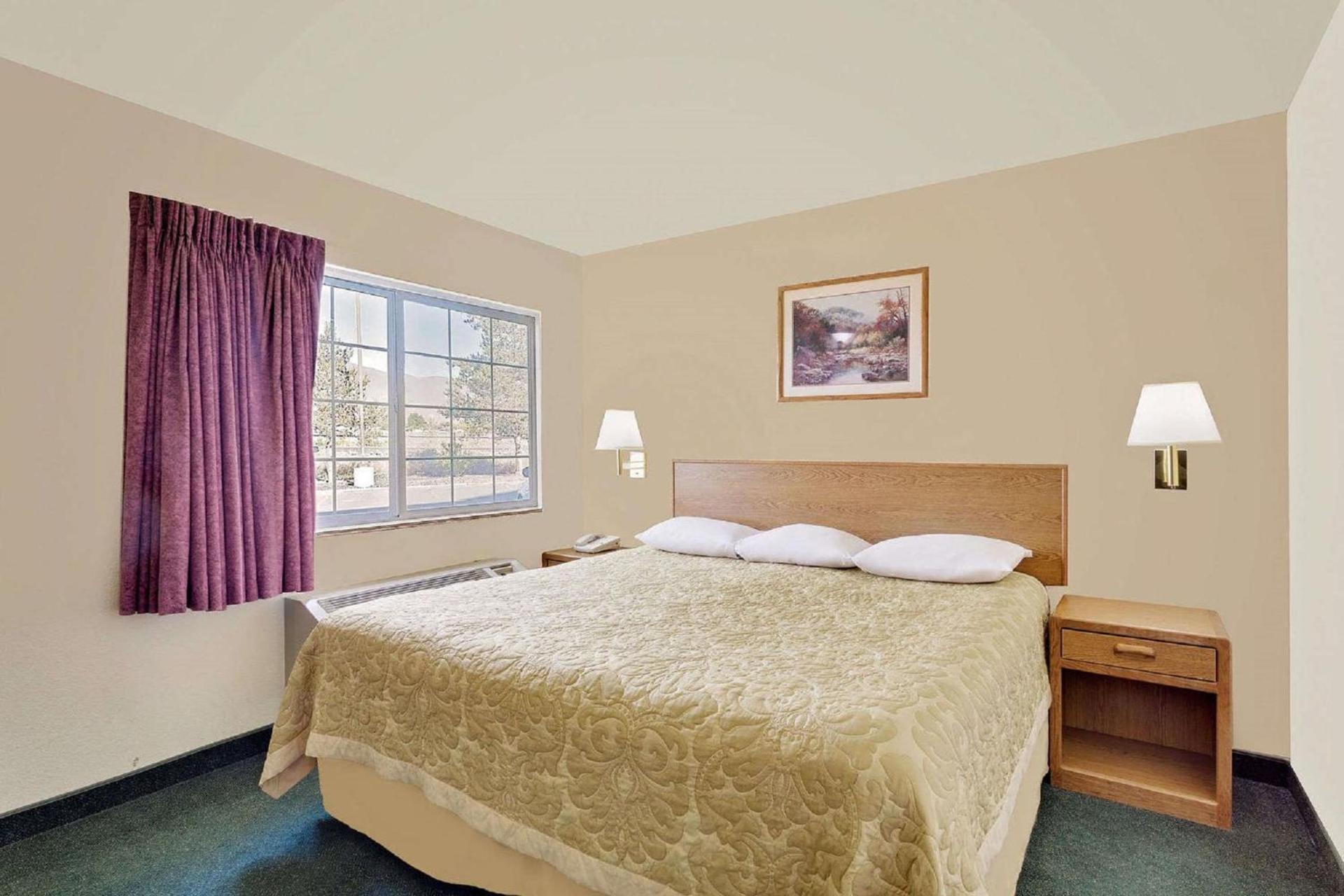 Super 8 by Wyndham Battle Mountain photo 22
