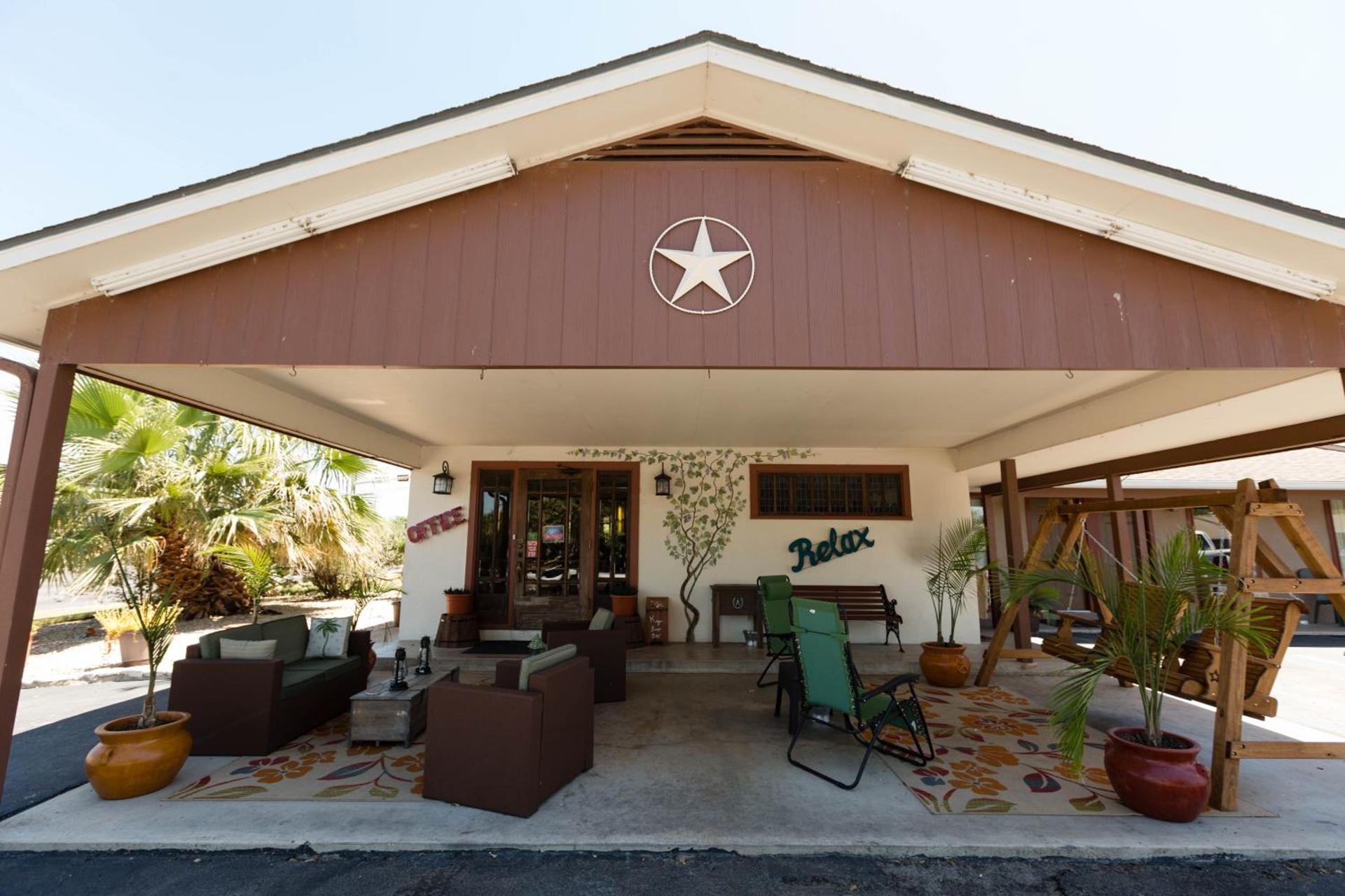 Sunset Inn and Suites photo 2
